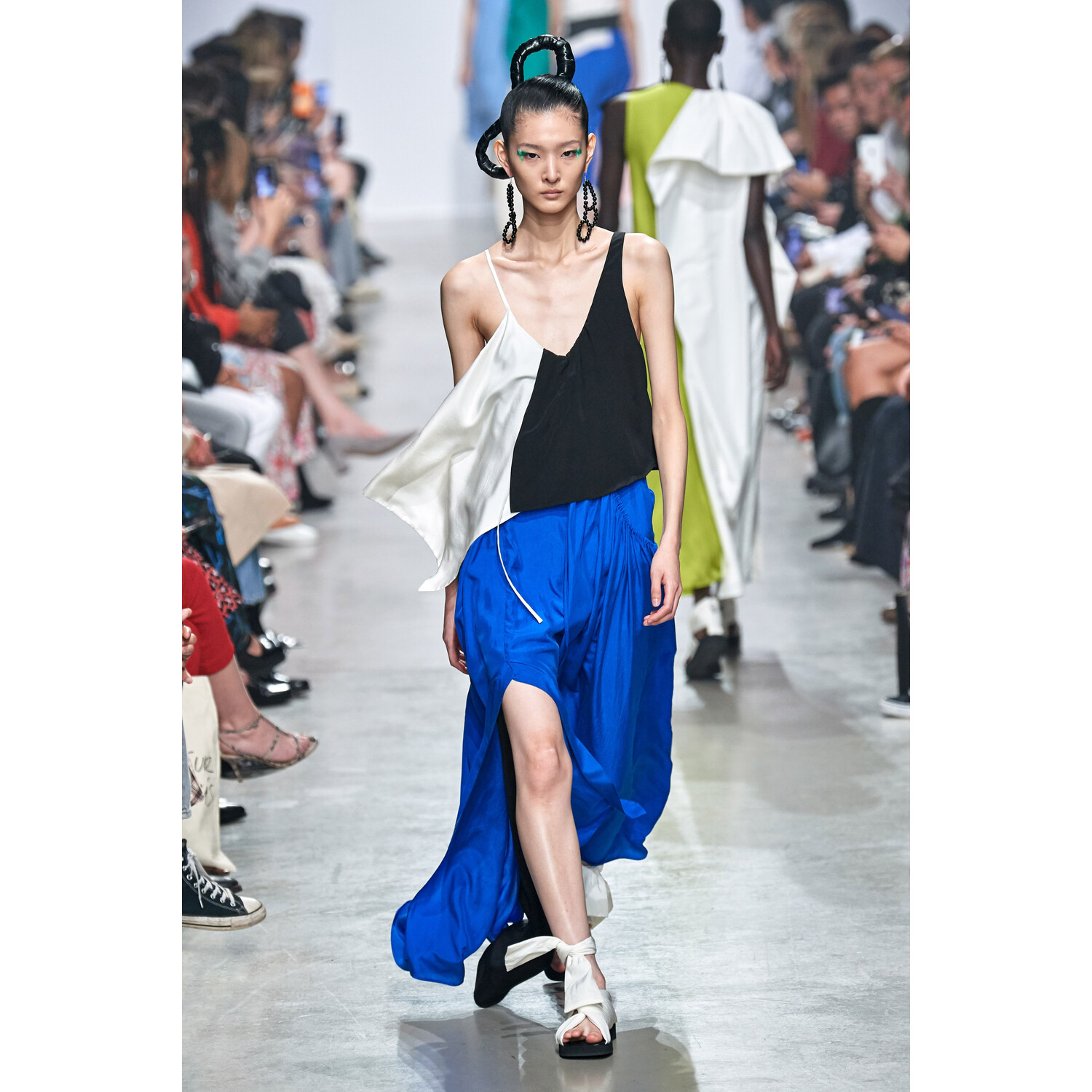Фото Christian Wijnants Spring 2020 / Christian Wijnants весна-лето 2020 / Неделя моды: Париж