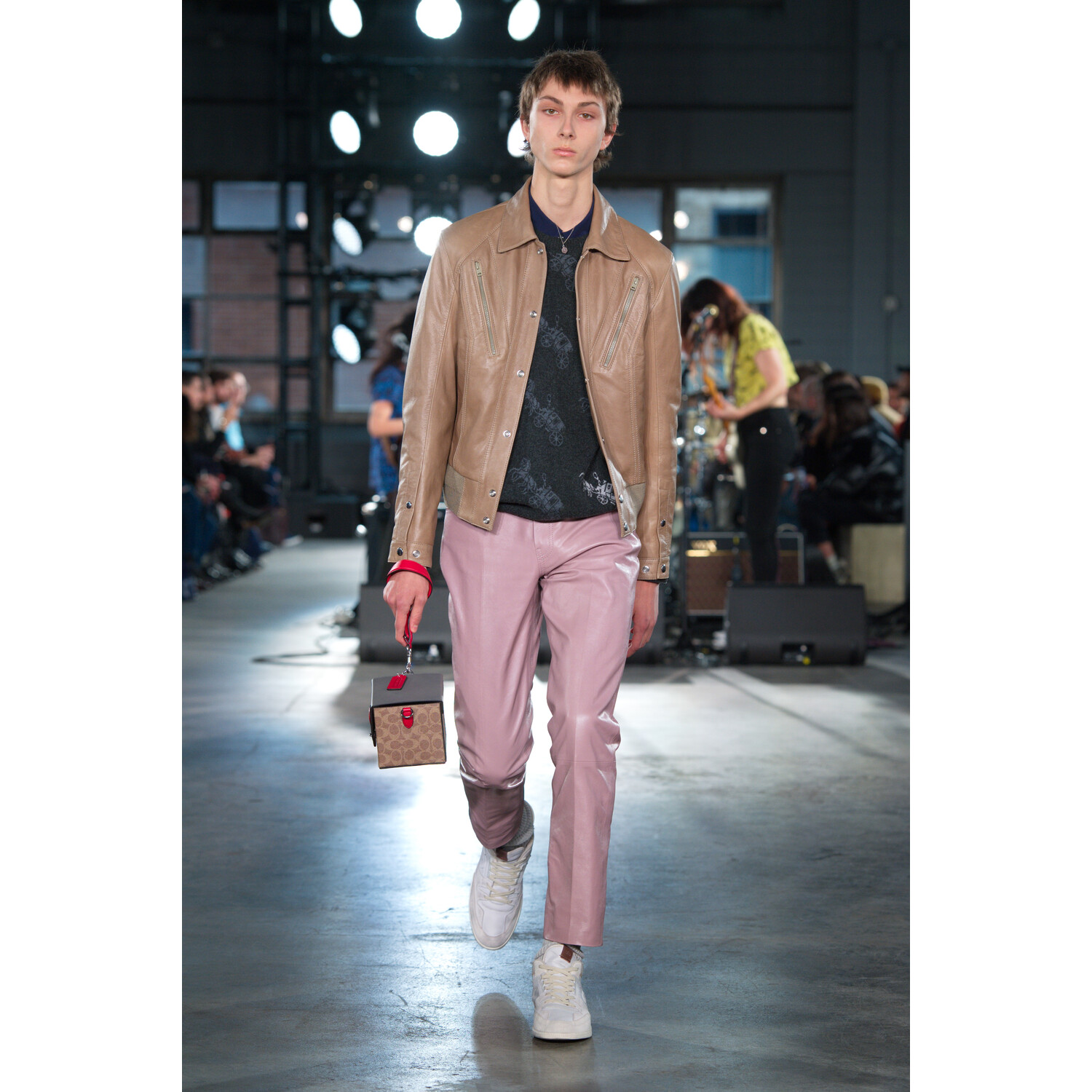Фото Coach Fall 2020 Ready-to-Wear / Coach осень 2020 / Неделя моды в Нью-Йорке