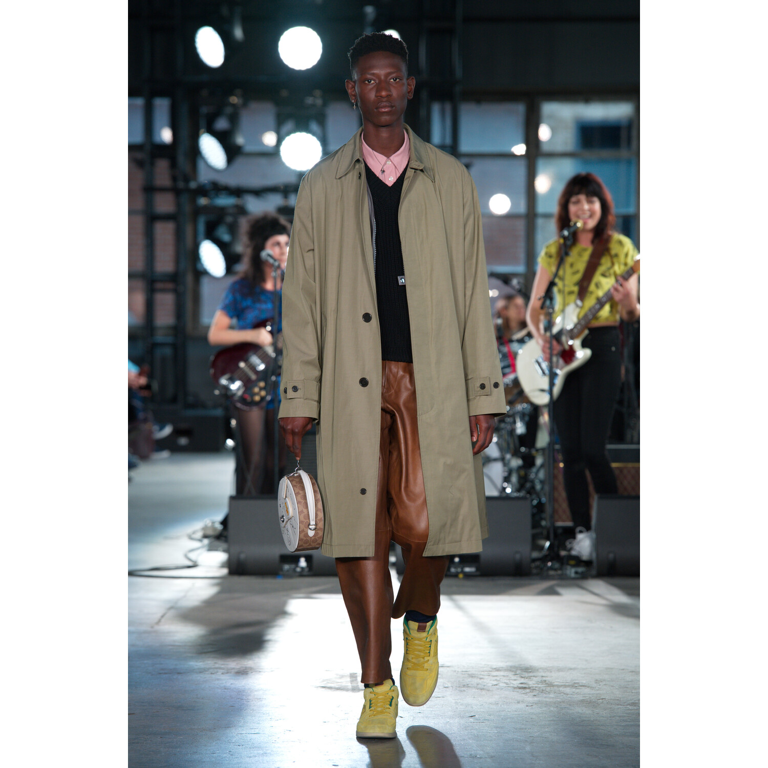 Фото Coach Fall 2020 Ready-to-Wear / Coach осень 2020 / Неделя моды в Нью-Йорке
