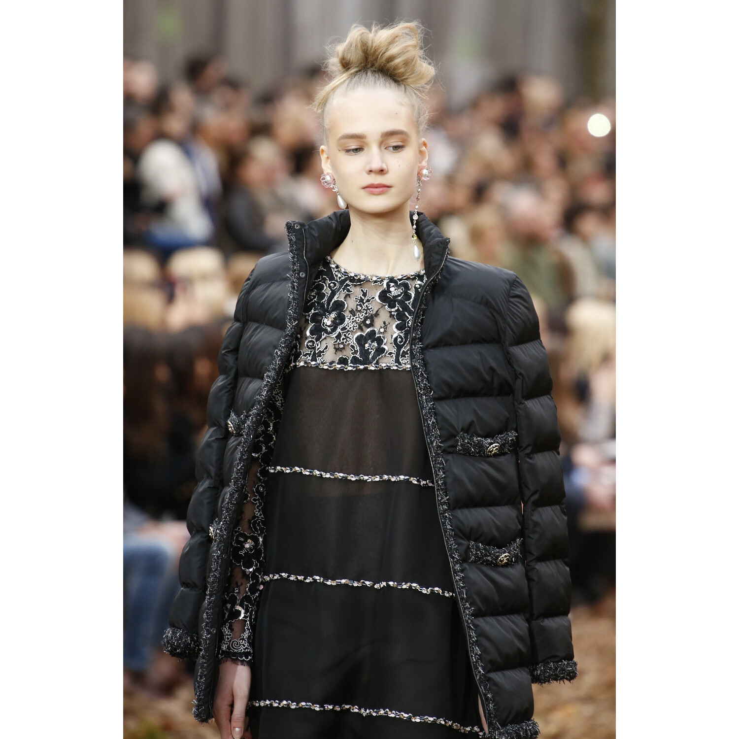 Фото Details Chanel Fall 2018 Ready-to-Wear , Шанель осень зима 2018 , Fashion show , неделя моды в Париже , FW , PFW , Mainstyles