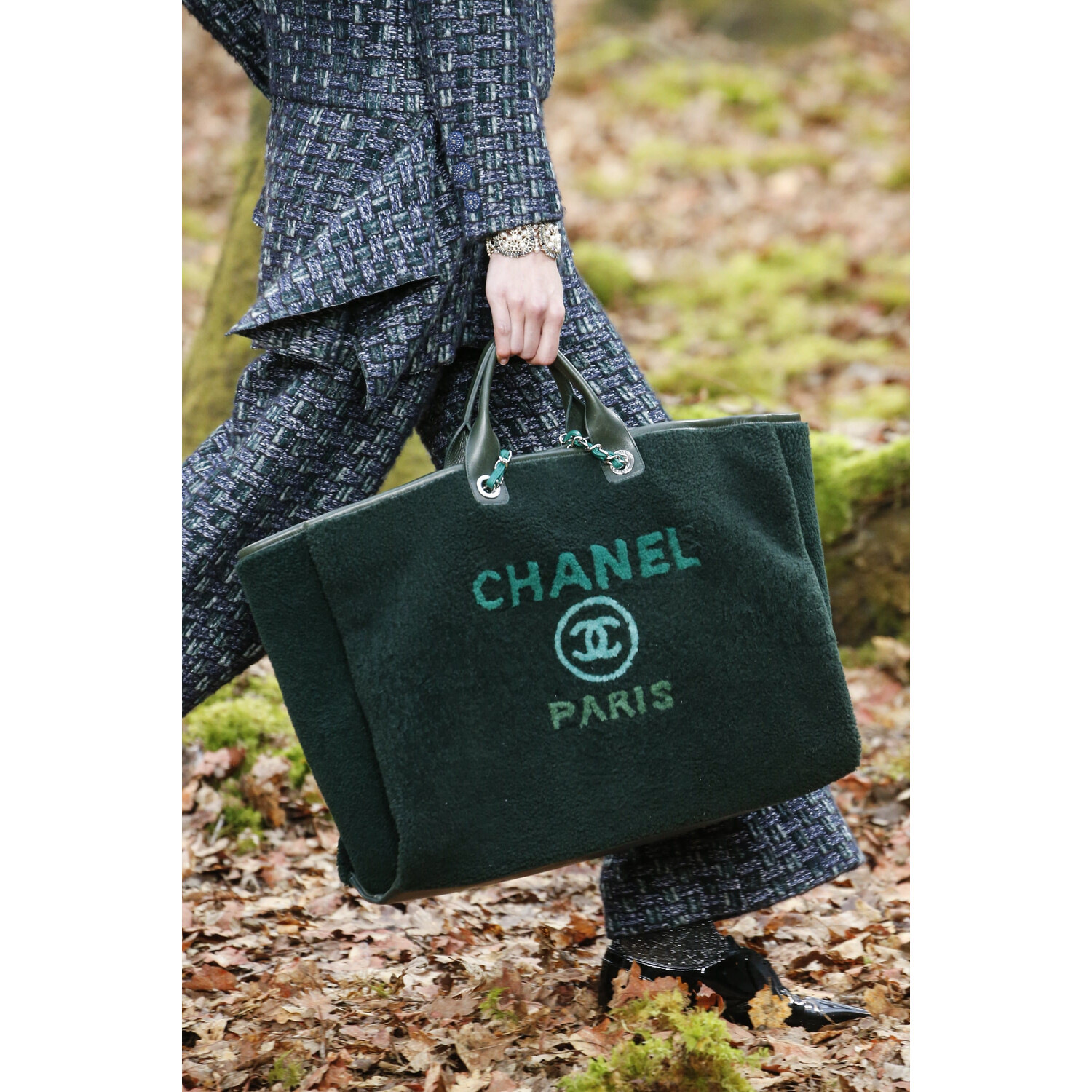 Фото Details Chanel Fall 2018 Ready-to-Wear , Шанель осень зима 2018 , Fashion show , неделя моды в Париже , FW , PFW , Mainstyles