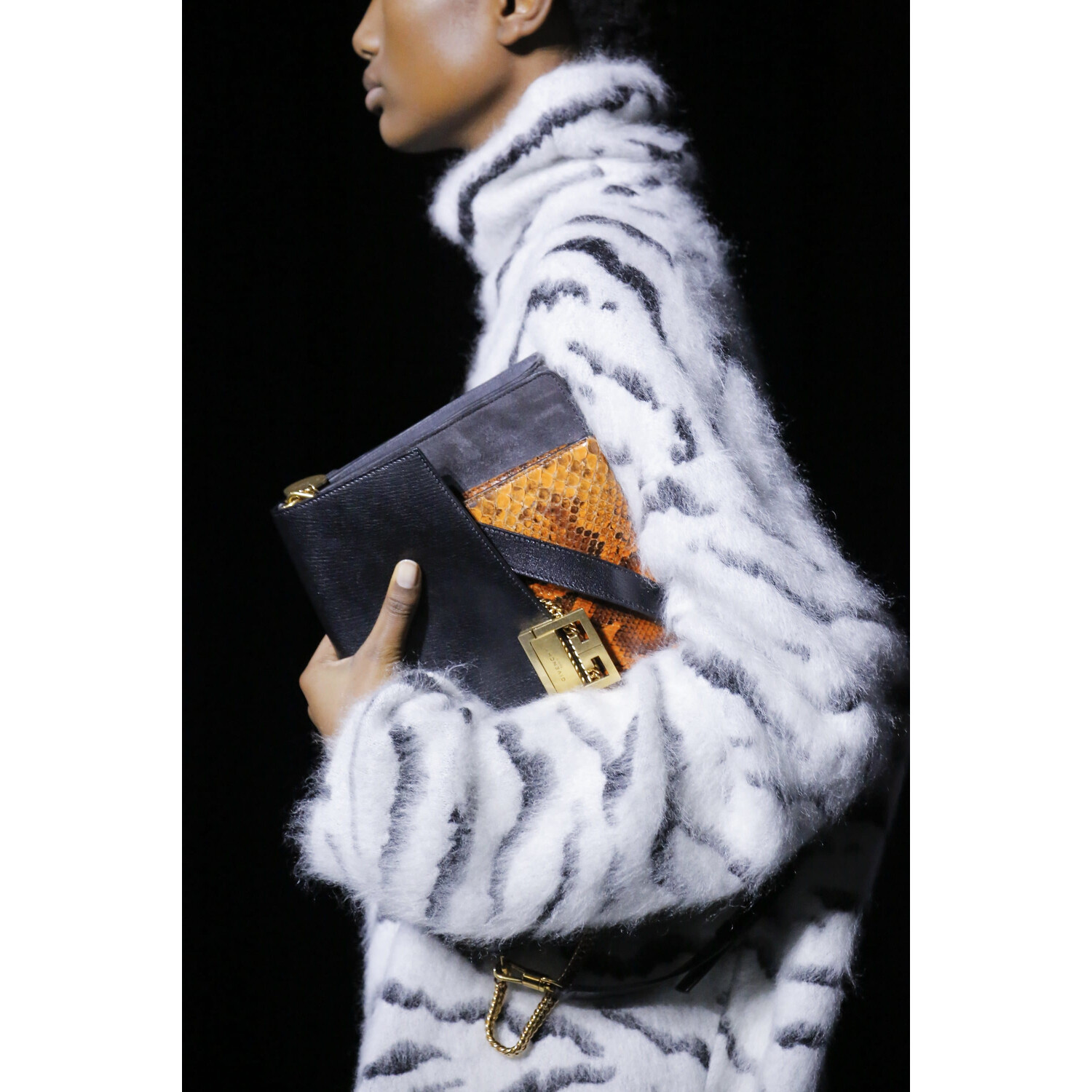 Фото Details Givenchy Fall 2018 Ready-to-Wear , Детали коллекции Живанши осень зима 2018 , Fashion show , неделя моды в Париже , PFW , Paris Fashion Week , Mainstyles
