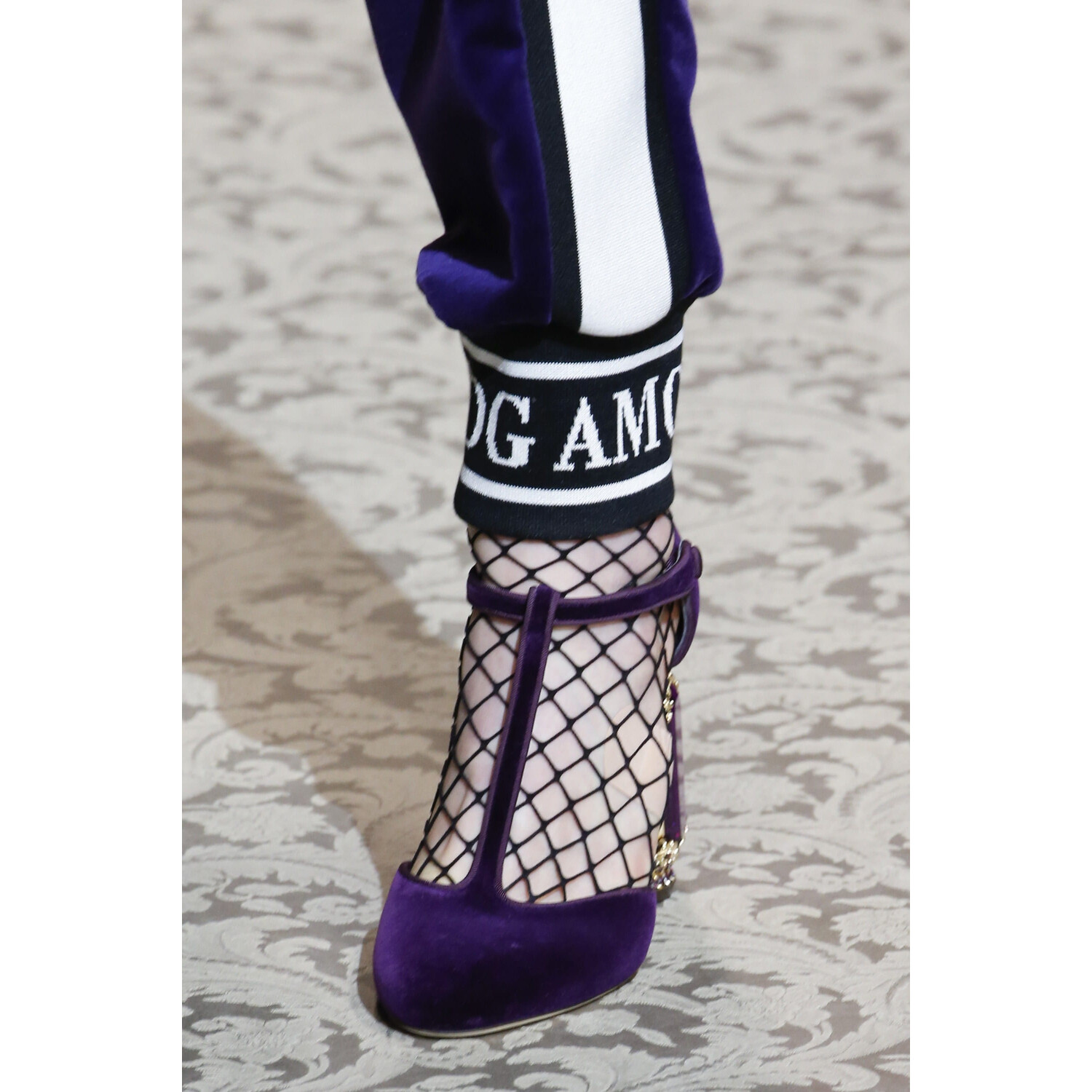 Фото Details Dolce and Gabbana Fall 2018 Ready-to-Wear , Детали Дольче и Габбана осень зима 2018 , Fashion show , неделя моды в Милане , MFW , Mainstyles