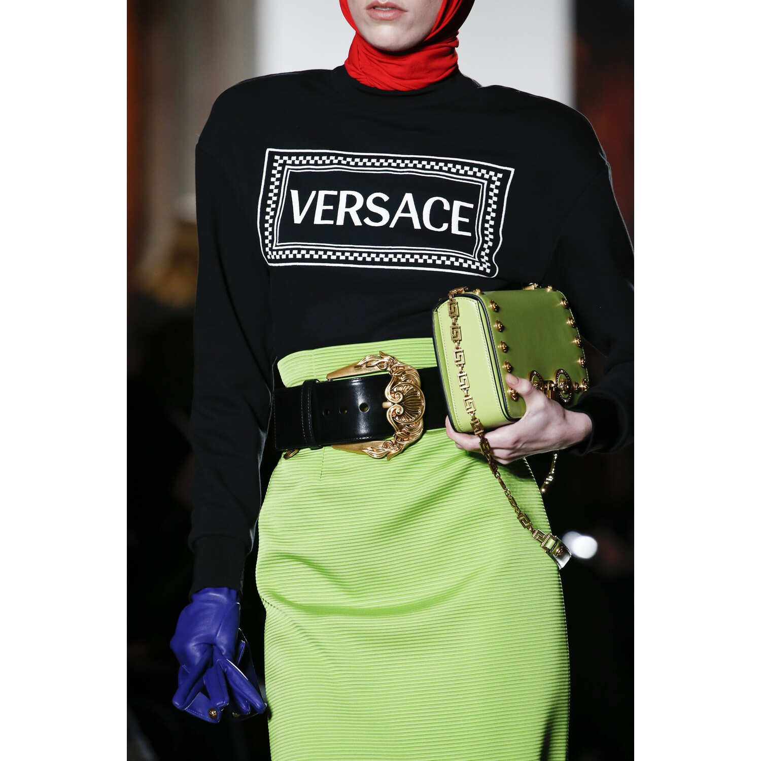 Фото Details Versace Fall 2018 Ready-to-Wear , Детали Versace осень зима 2018 , Fashion show , неделя моды в Милане , MFW , Mainstyles