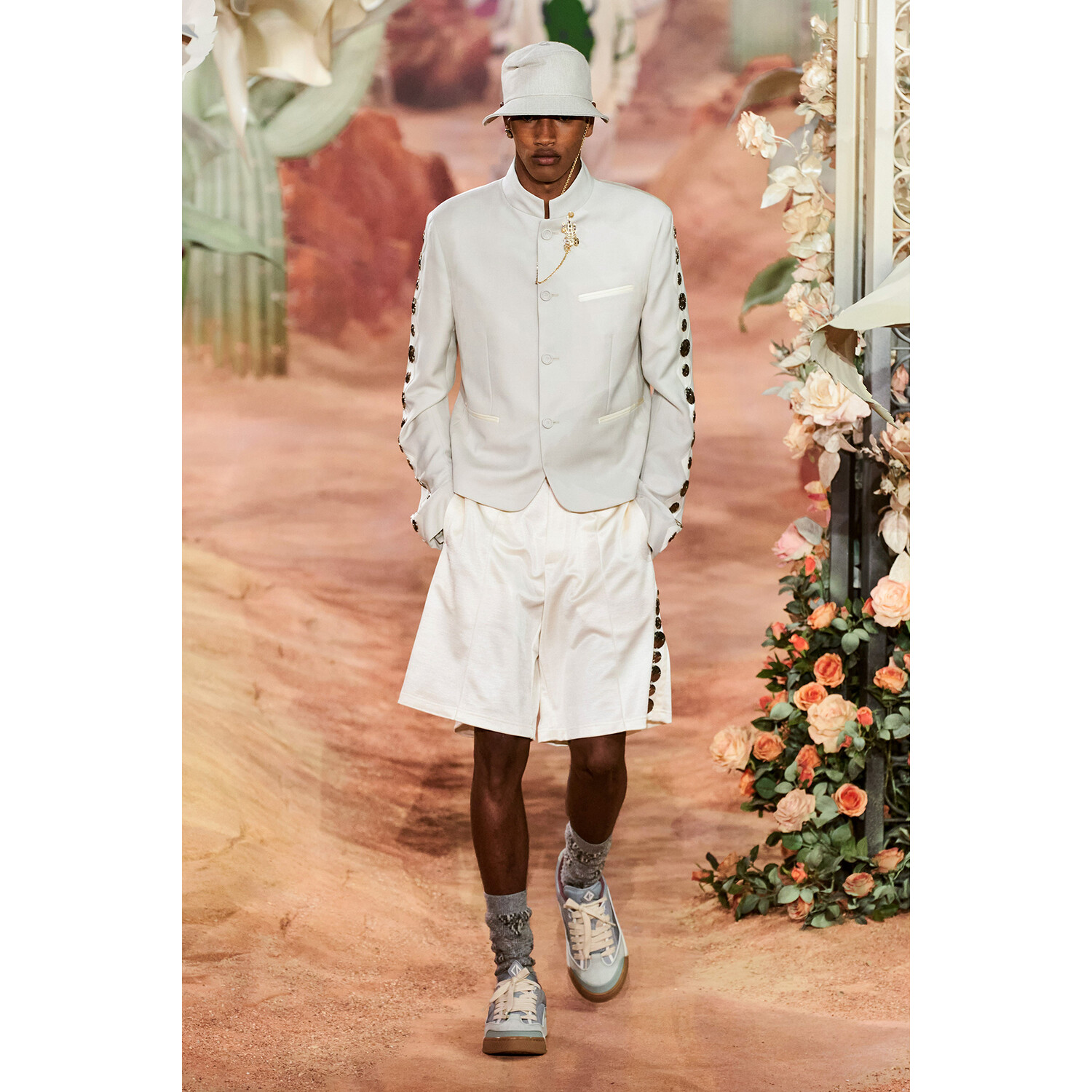 Фото Dior Men весна-лето 2022 мужская коллекция / Dior Men Spring 2022 Menswear