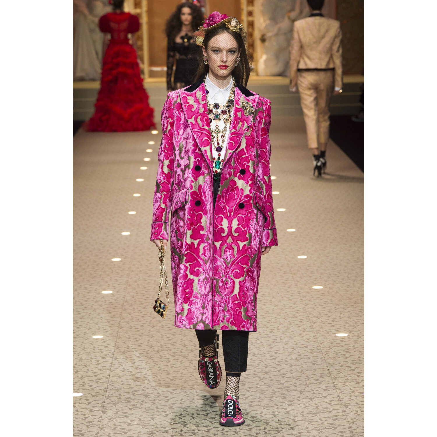 Фото Dolce and Gabbana Fall 2018 Ready-to-Wear , Дольче и Габбана осень зима 2018 , Fashion show , неделя моды в Милане , MFW , Mainstyles