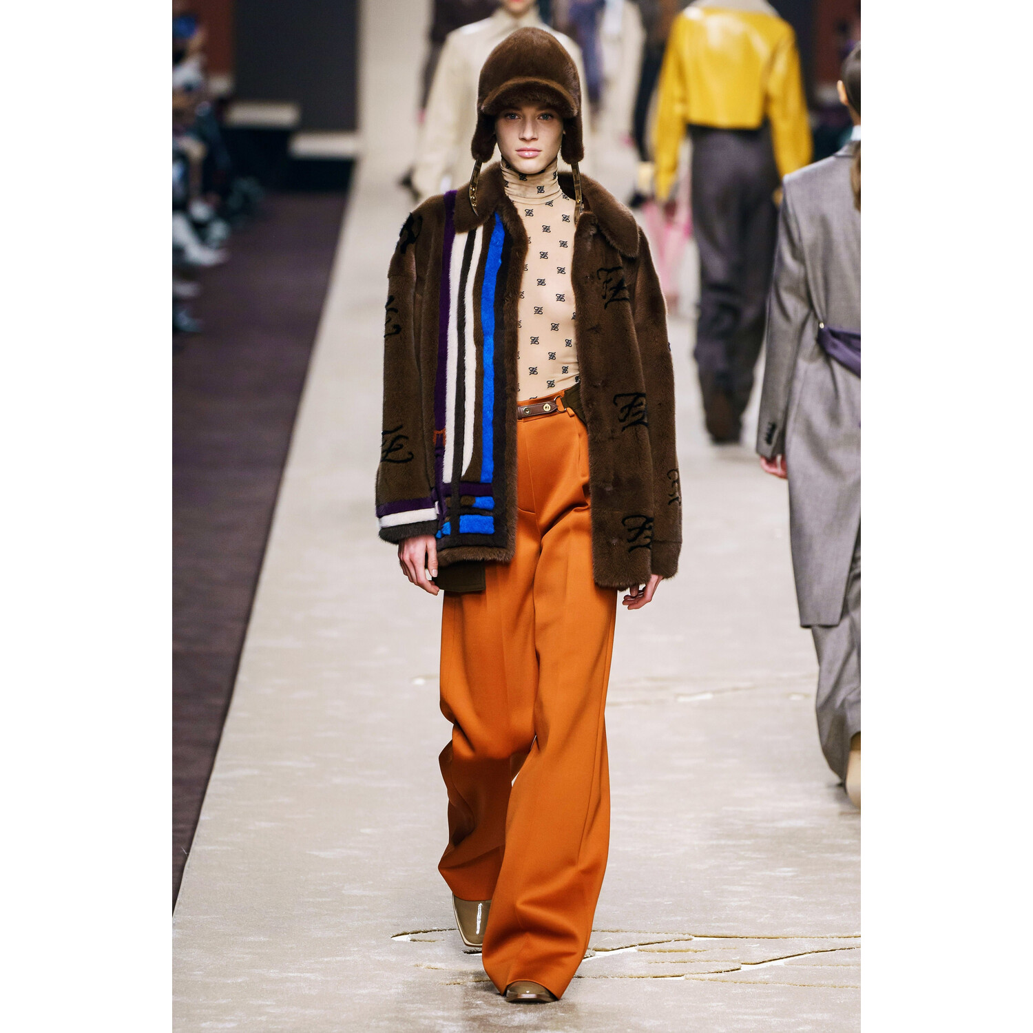 Фото Fendi Fall 2019 Ready-to-Wear / Fendi осень 2019 / Неделя моды: Милан