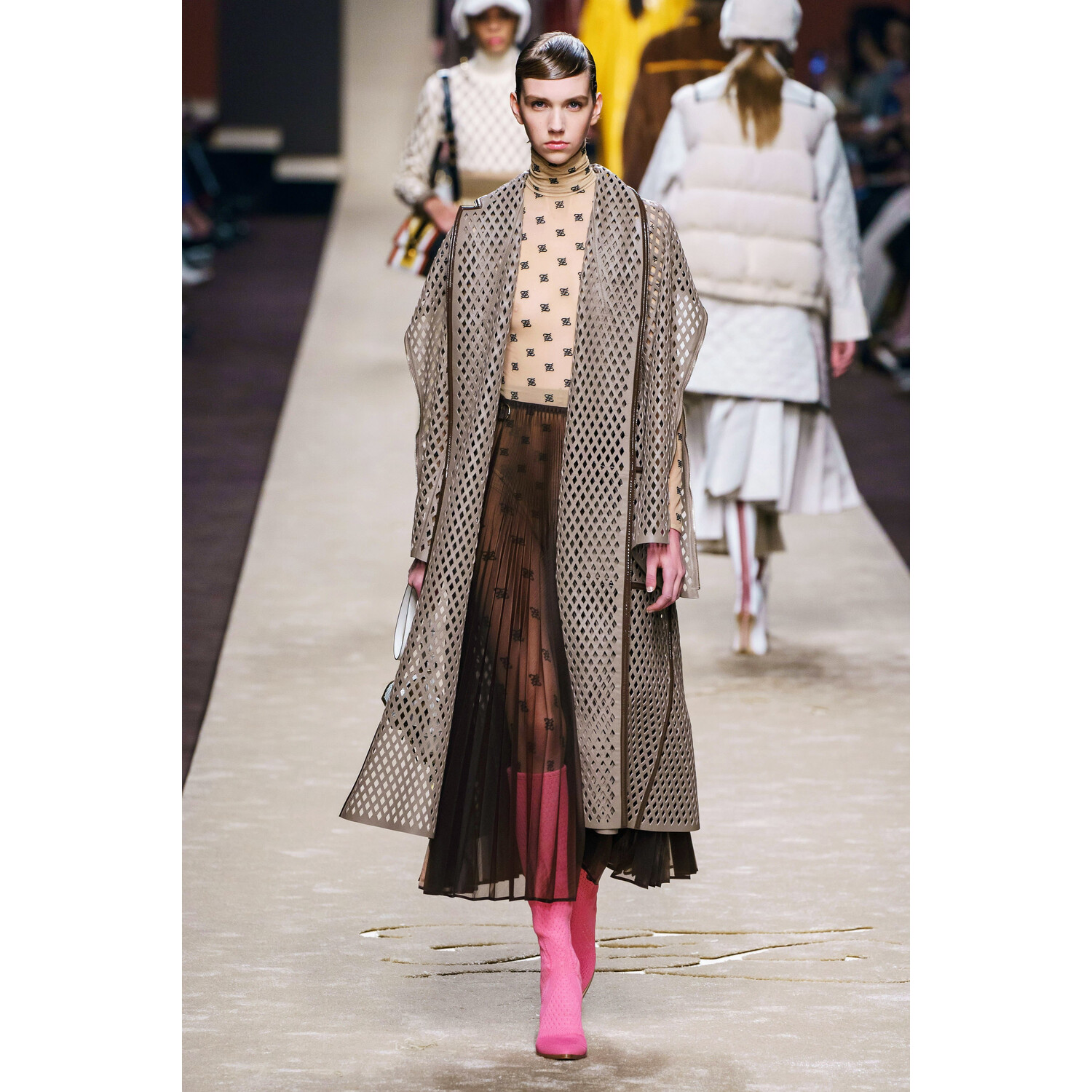 Фото Fendi Fall 2019 Ready-to-Wear / Fendi осень 2019 / Неделя моды: Милан