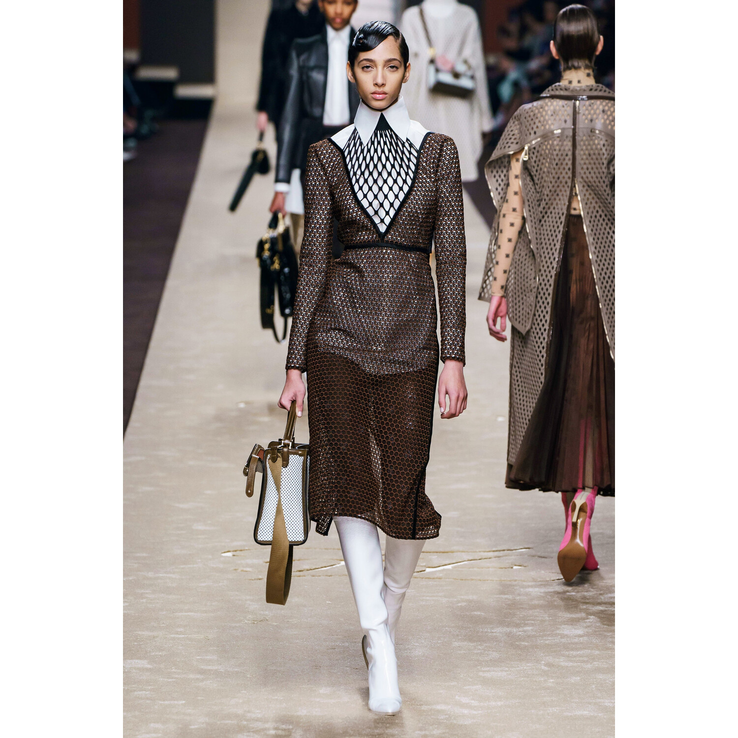 Фото Fendi Fall 2019 Ready-to-Wear / Fendi осень 2019 / Неделя моды: Милан