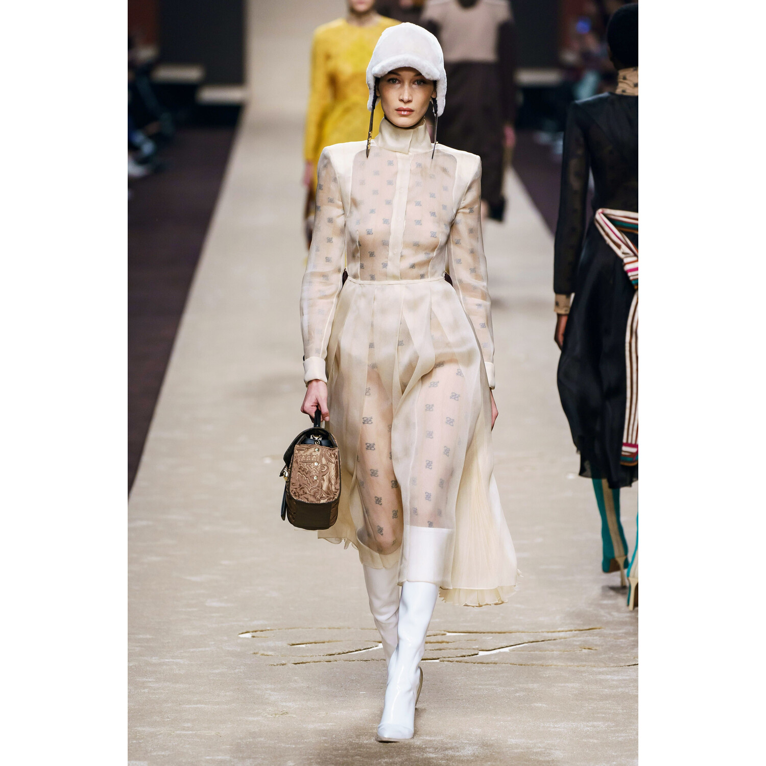 Фото Fendi Fall 2019 Ready-to-Wear / Fendi осень 2019 / Неделя моды: Милан