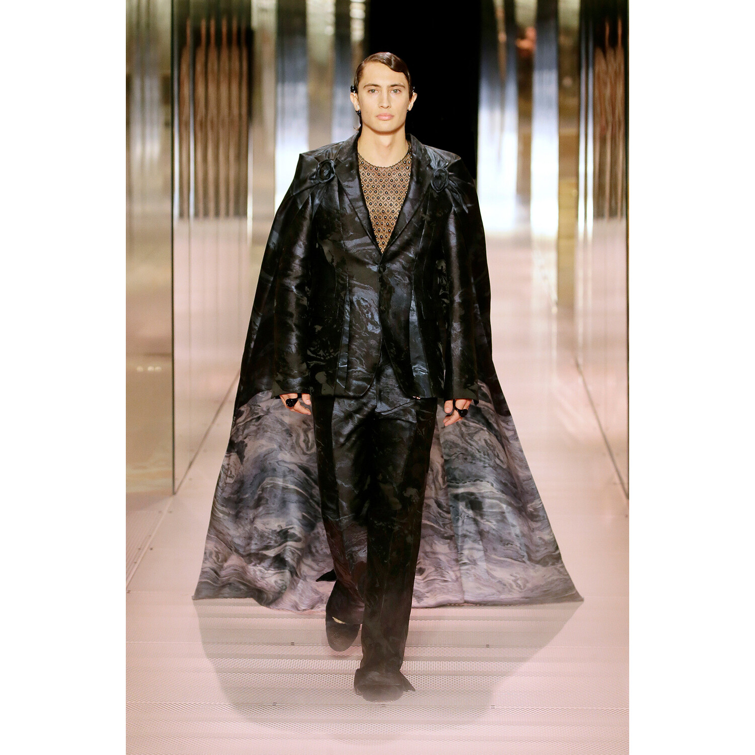 Фото Fendi Spring Summer 2021 Couture / Fendi Couture весна-лето 2021