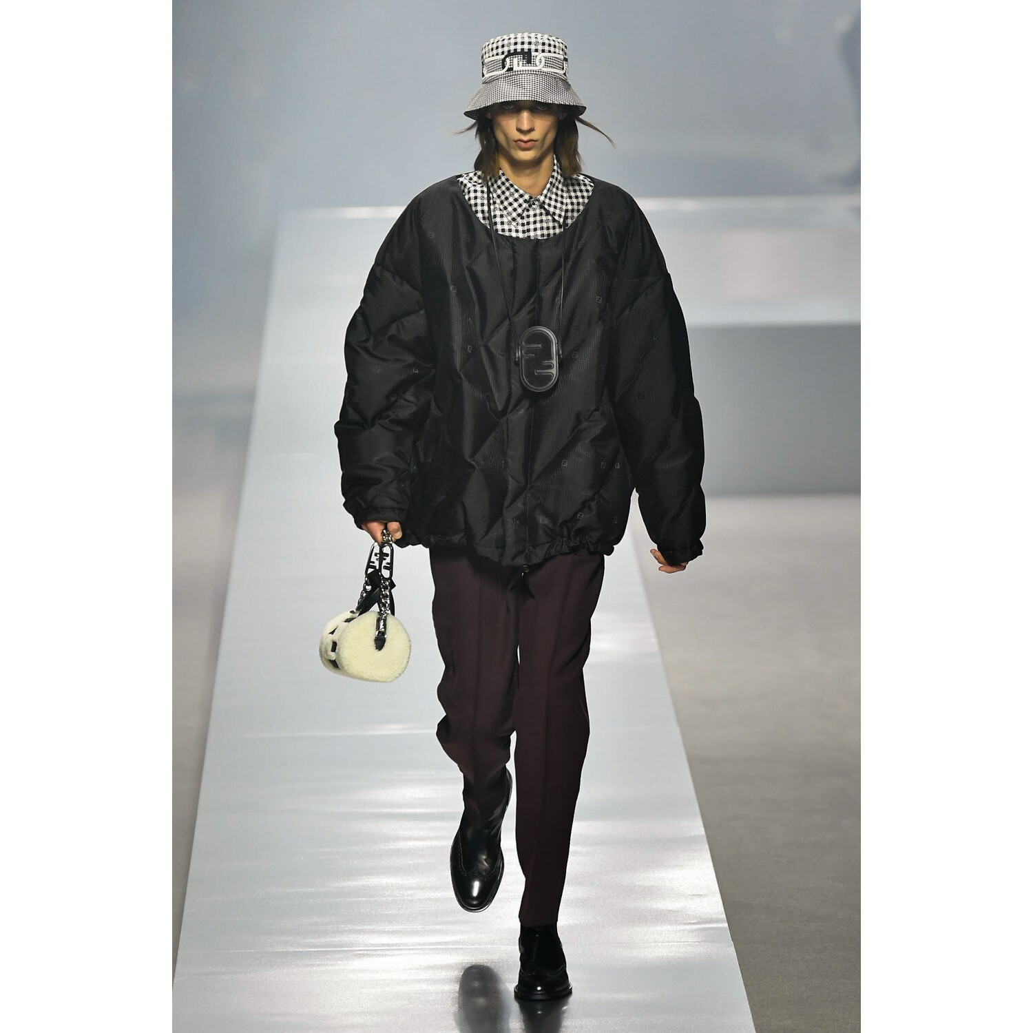 Фото Fendi Menswear Fall 2022 Collection / Fendi осень-зима 2022/2023