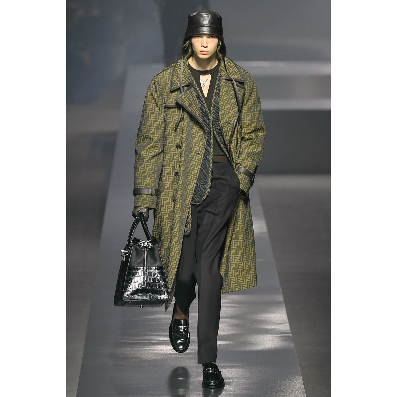 Фото Fendi Menswear Fall 2022 Collection / Fendi осень-зима 2022/2023