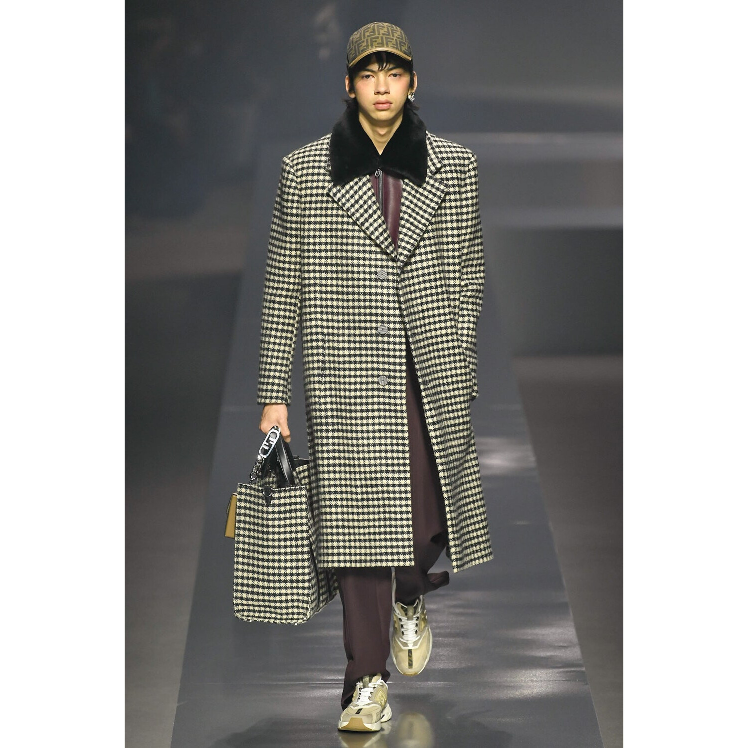 Фото Fendi Menswear Fall 2022 Collection / Fendi осень-зима 2022/2023