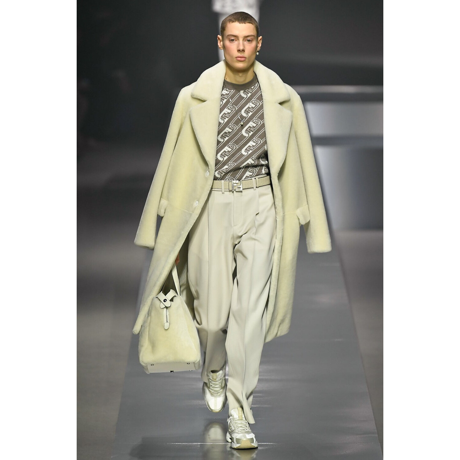 Фото Fendi Menswear Fall 2022 Collection / Fendi осень-зима 2022/2023
