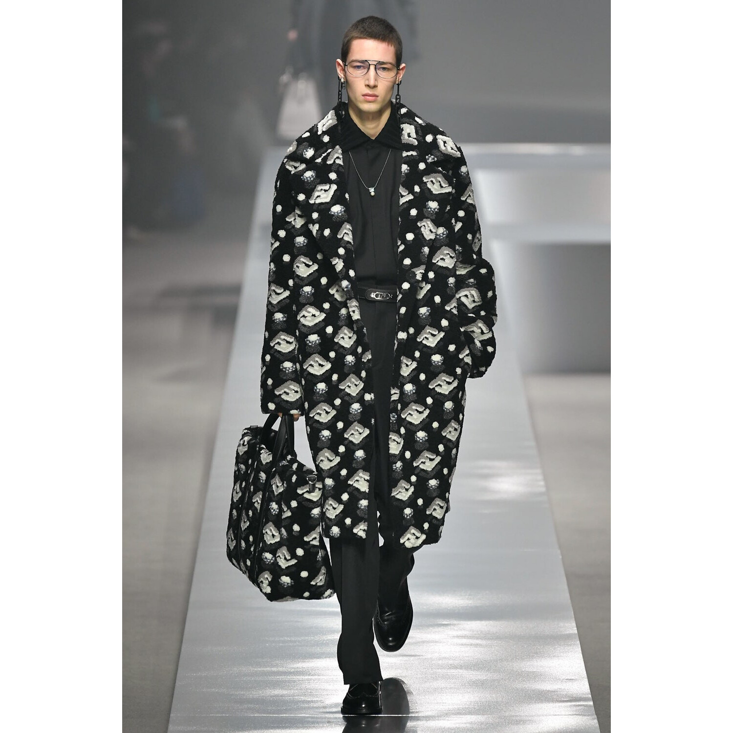 Фото Fendi Menswear Fall 2022 Collection / Fendi осень-зима 2022/2023