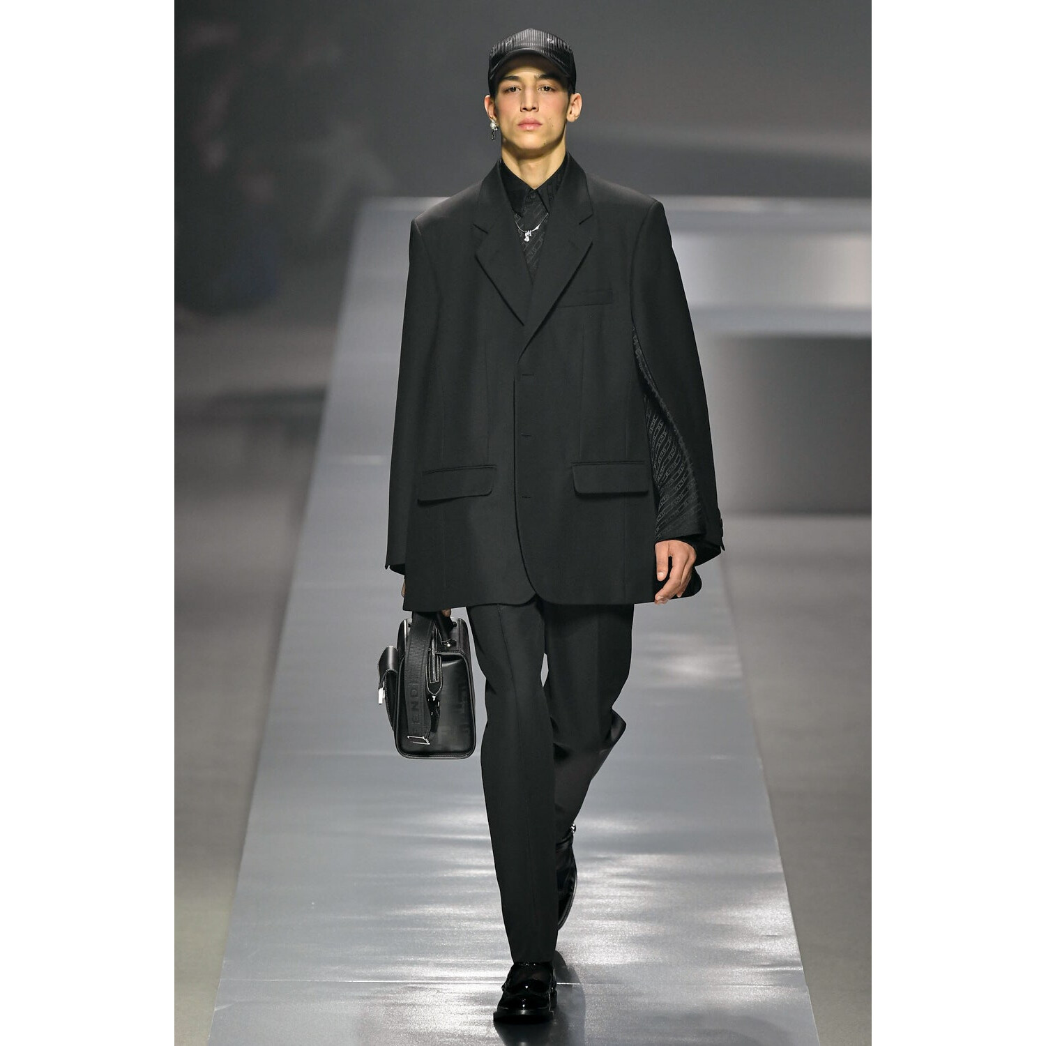 Фото Fendi Menswear Fall 2022 Collection / Fendi осень-зима 2022/2023