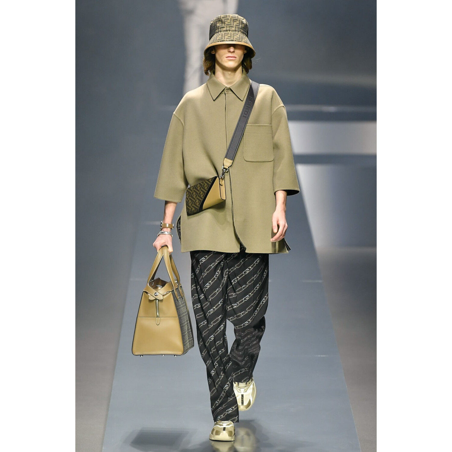 Фото Fendi Menswear Fall 2022 Collection / Fendi осень-зима 2022/2023
