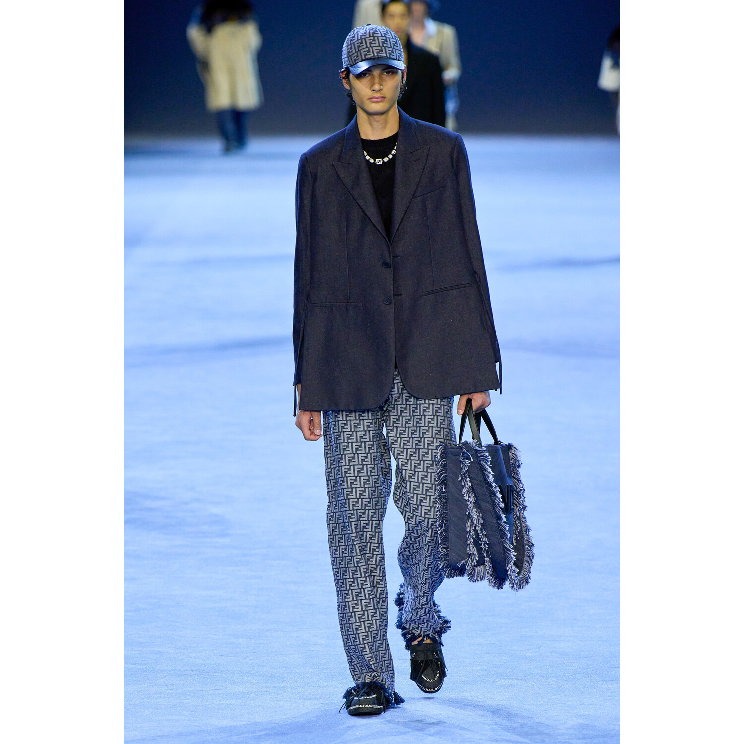 Фото Fendi Menswear Spring 2023 / Fendi мужская коллекция весна-лето 2023