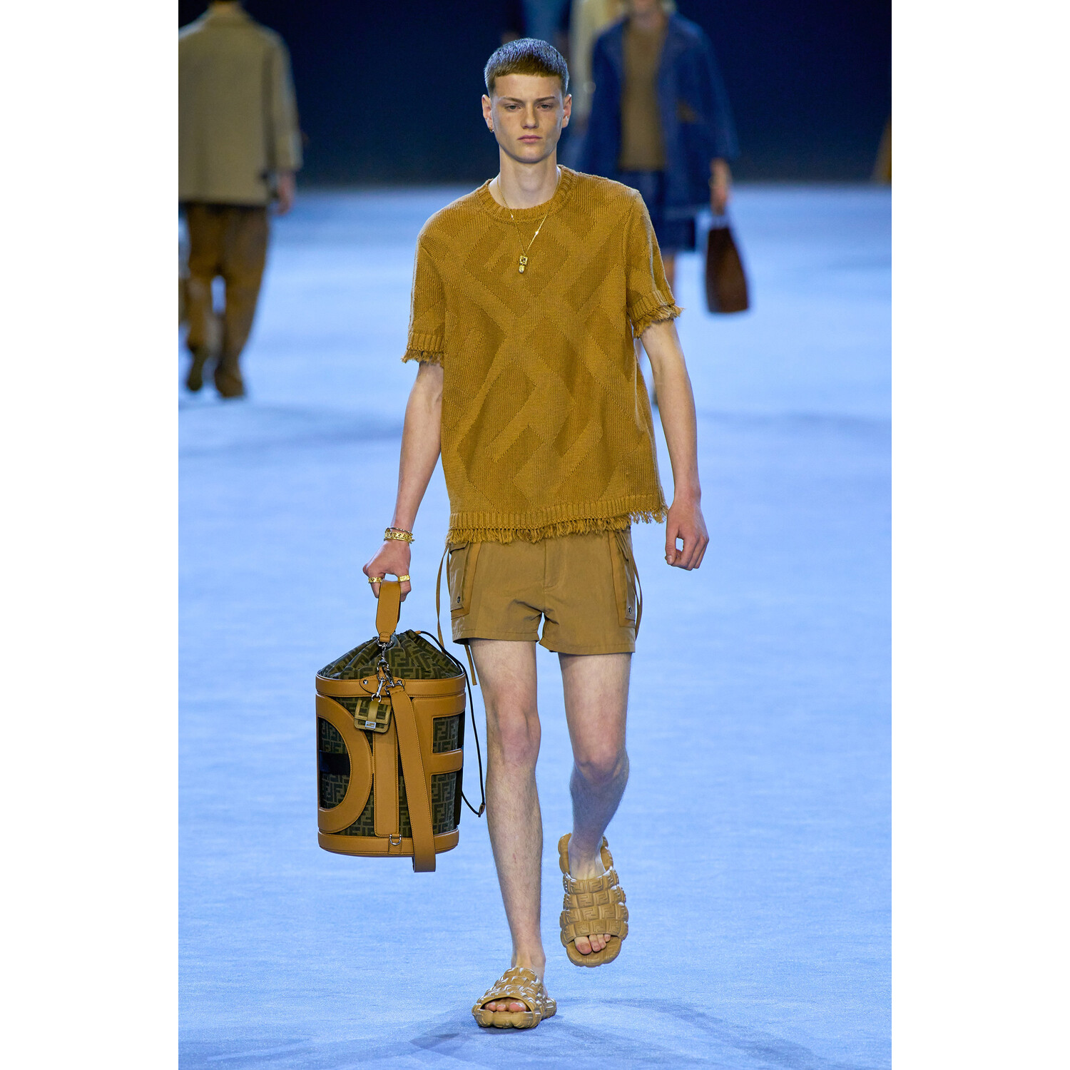 Фото Fendi Menswear Spring 2023 / Fendi мужская коллекция весна-лето 2023