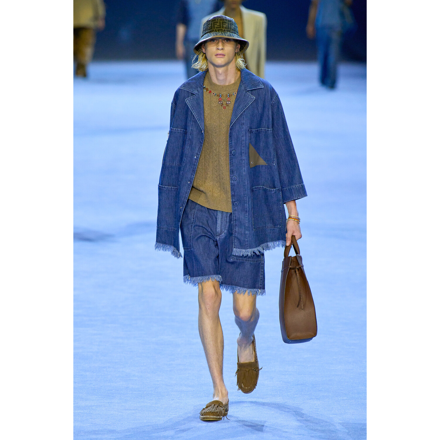 Фото Fendi Menswear Spring 2023 / Fendi мужская коллекция весна-лето 2023