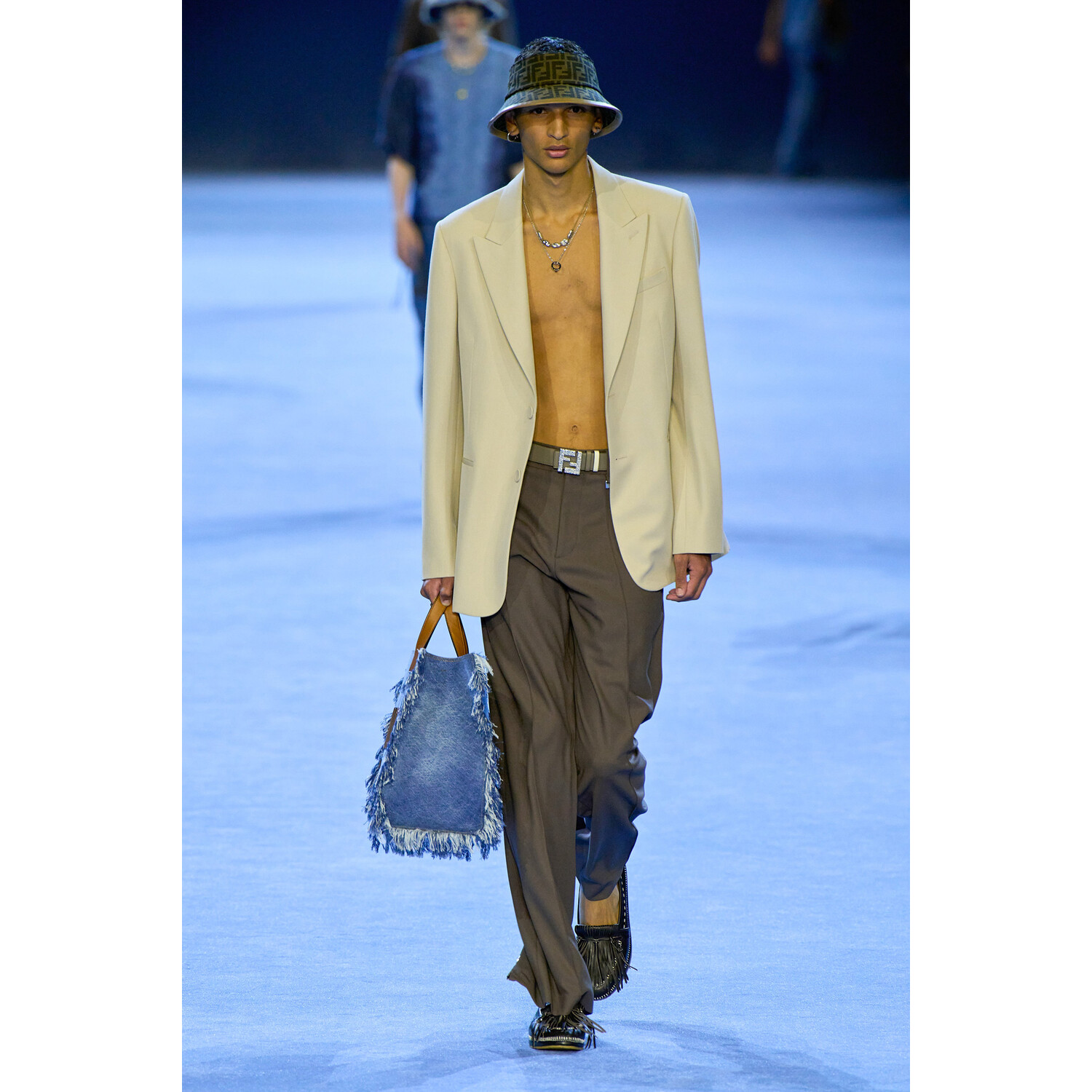 Фото Fendi Menswear Spring 2023 / Fendi мужская коллекция весна-лето 2023