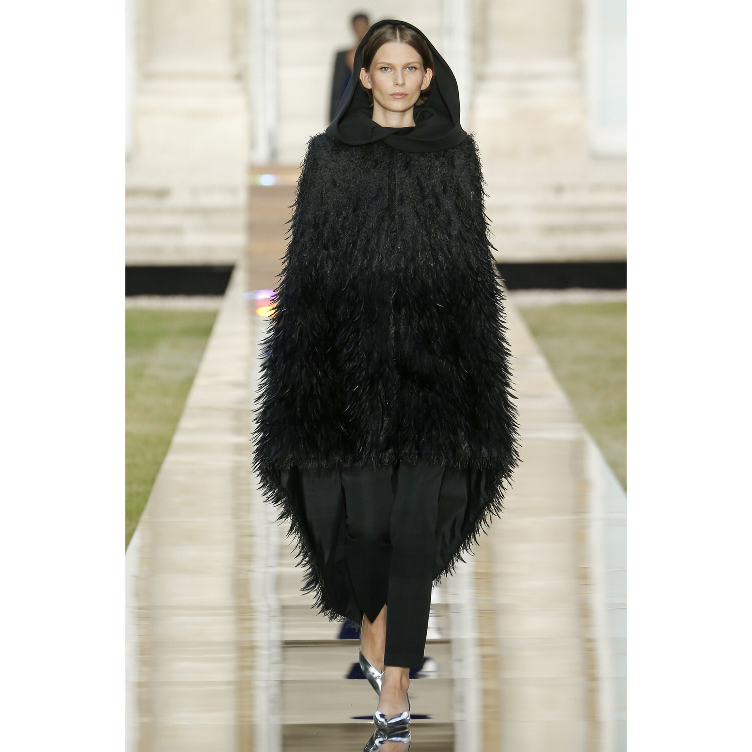 Фото Givenchy Fall 2018 Couture Collection / Живанши Осень 2018 Кутюр коллекция