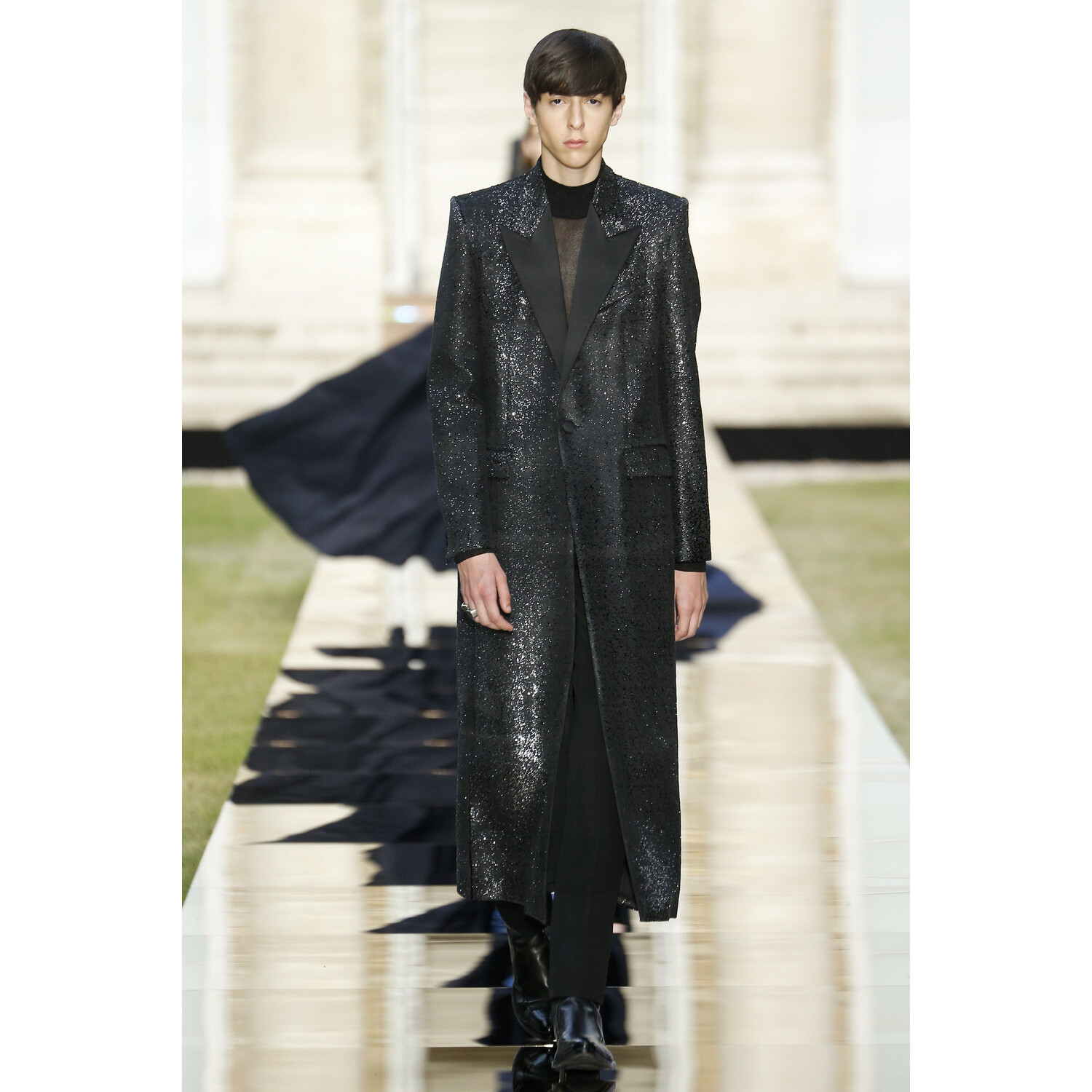 Фото Givenchy Fall 2018 Couture Collection / Живанши Осень 2018 Кутюр коллекция