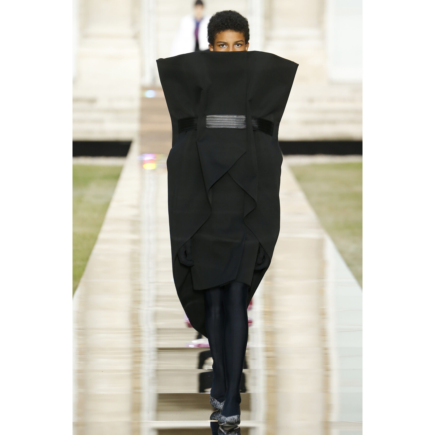Фото Givenchy Fall 2018 Couture Collection / Живанши Осень 2018 Кутюр коллекция