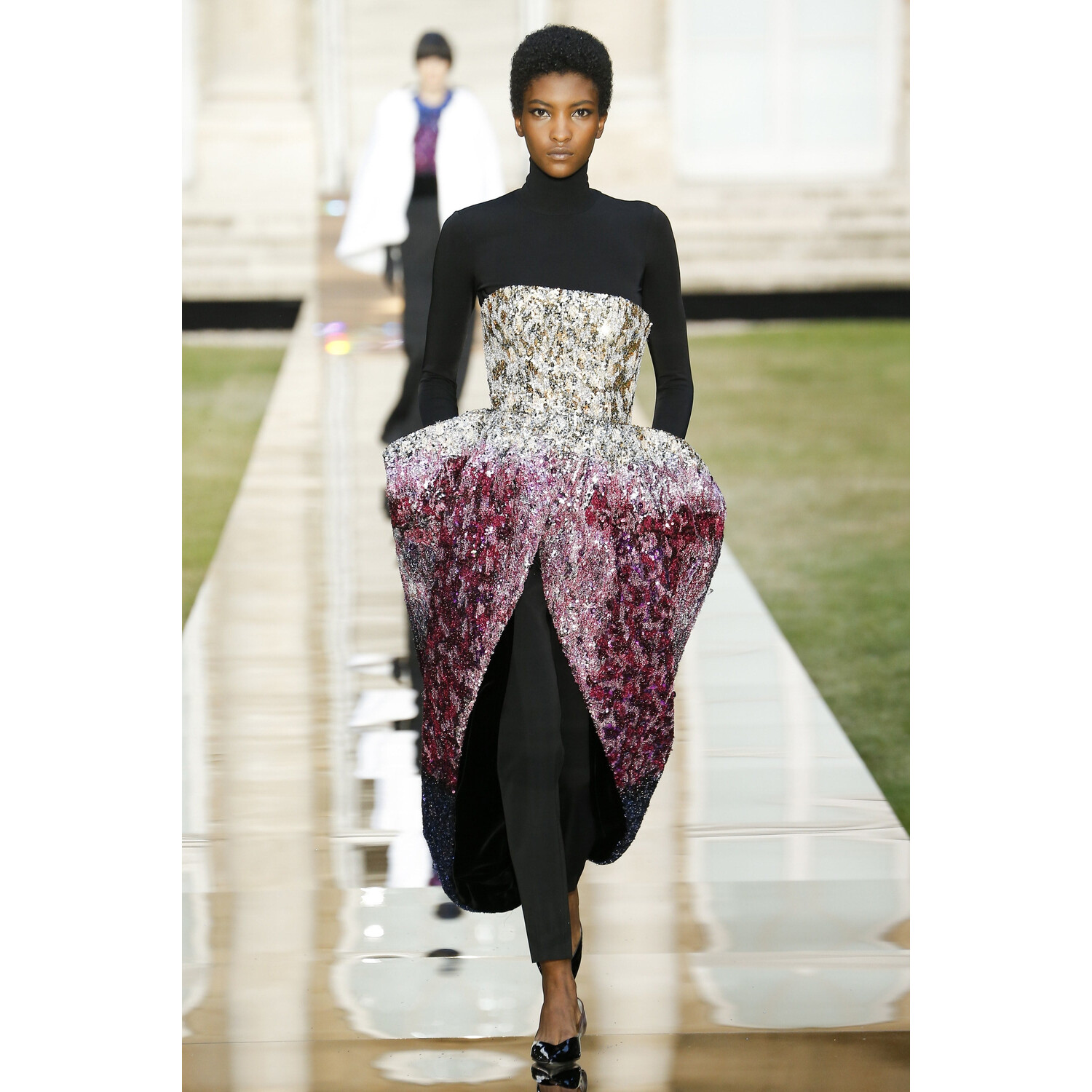 Фото Givenchy Fall 2018 Couture Collection / Живанши Осень 2018 Кутюр коллекция