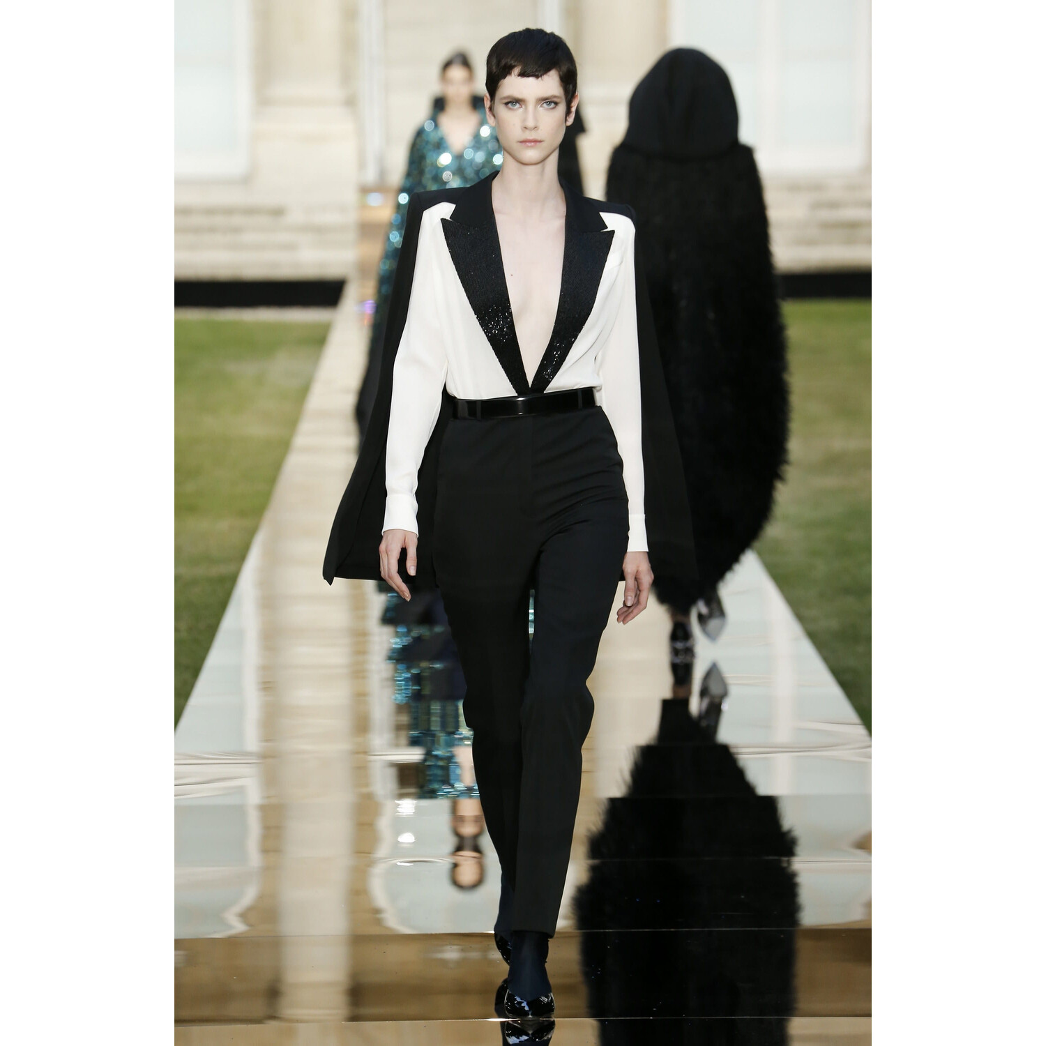 Фото Givenchy Fall 2018 Couture Collection / Живанши Осень 2018 Кутюр коллекция