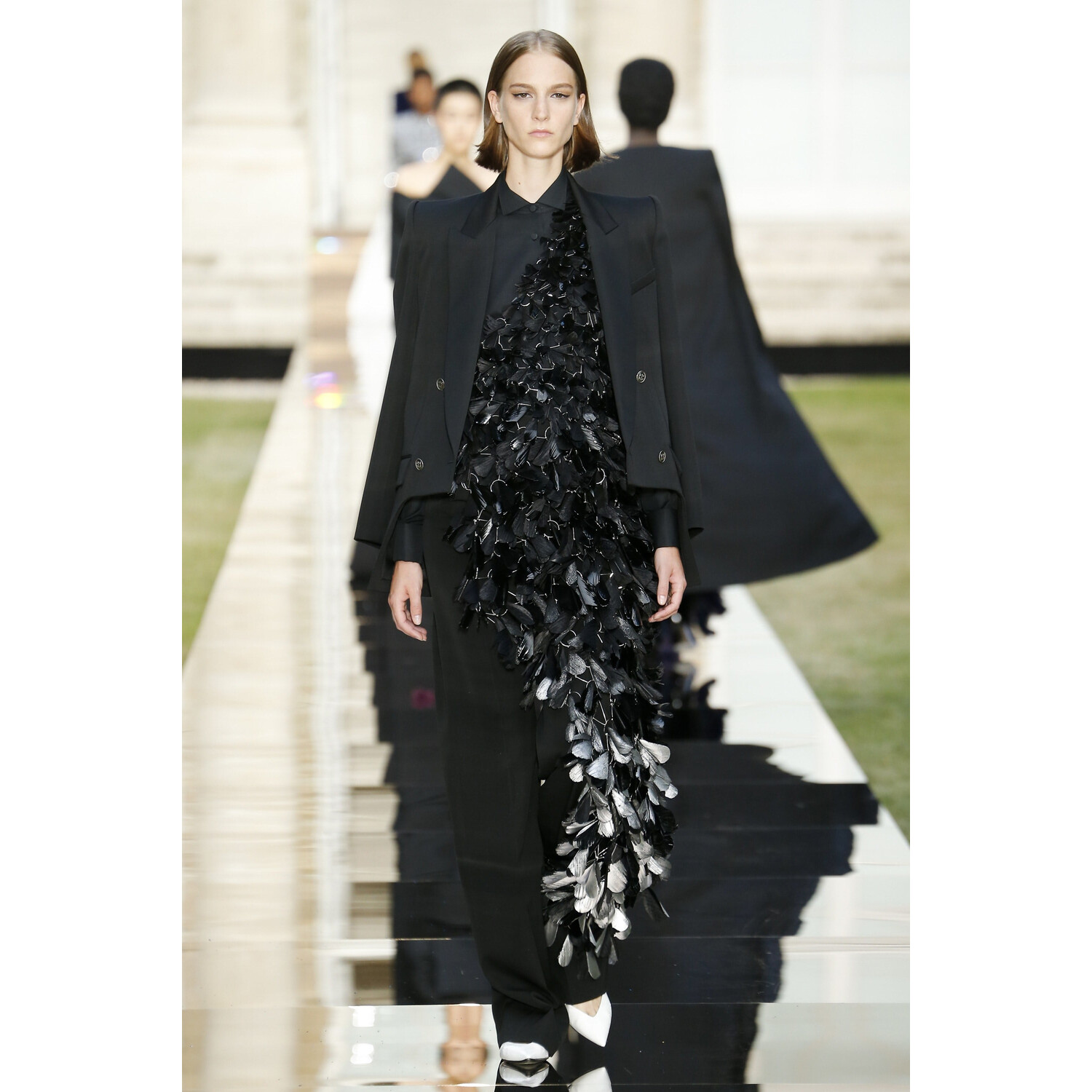 Фото Givenchy Fall 2018 Couture Collection / Живанши Осень 2018 Кутюр коллекция