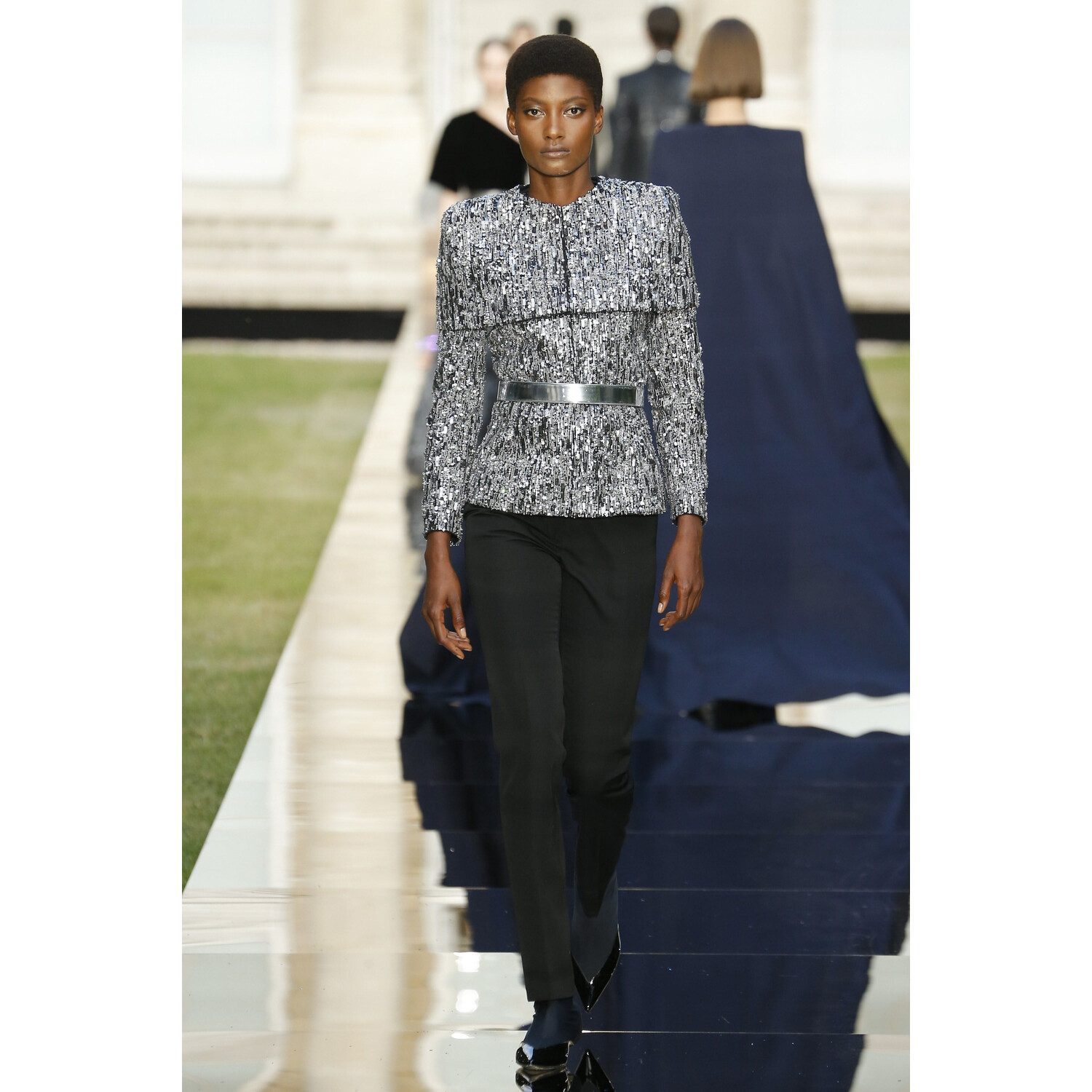 Фото Givenchy Fall 2018 Couture Collection / Живанши Осень 2018 Кутюр коллекция