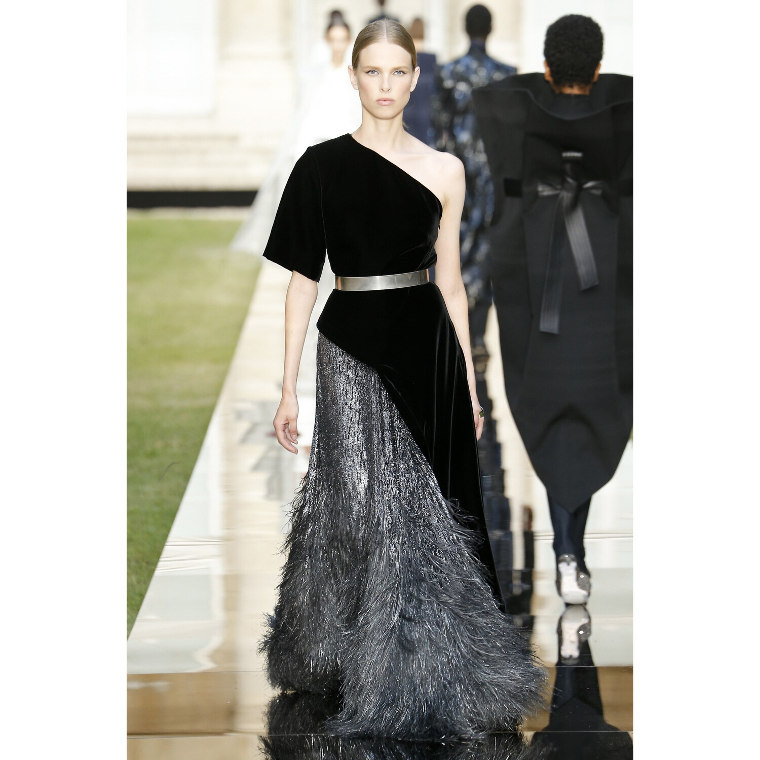 Фото Givenchy Fall 2018 Couture Collection / Живанши Осень 2018 Кутюр коллекция