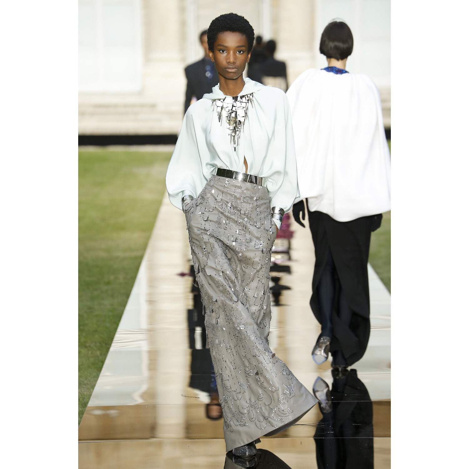 Фото Givenchy Fall 2018 Couture Collection / Живанши Осень 2018 Кутюр коллекция