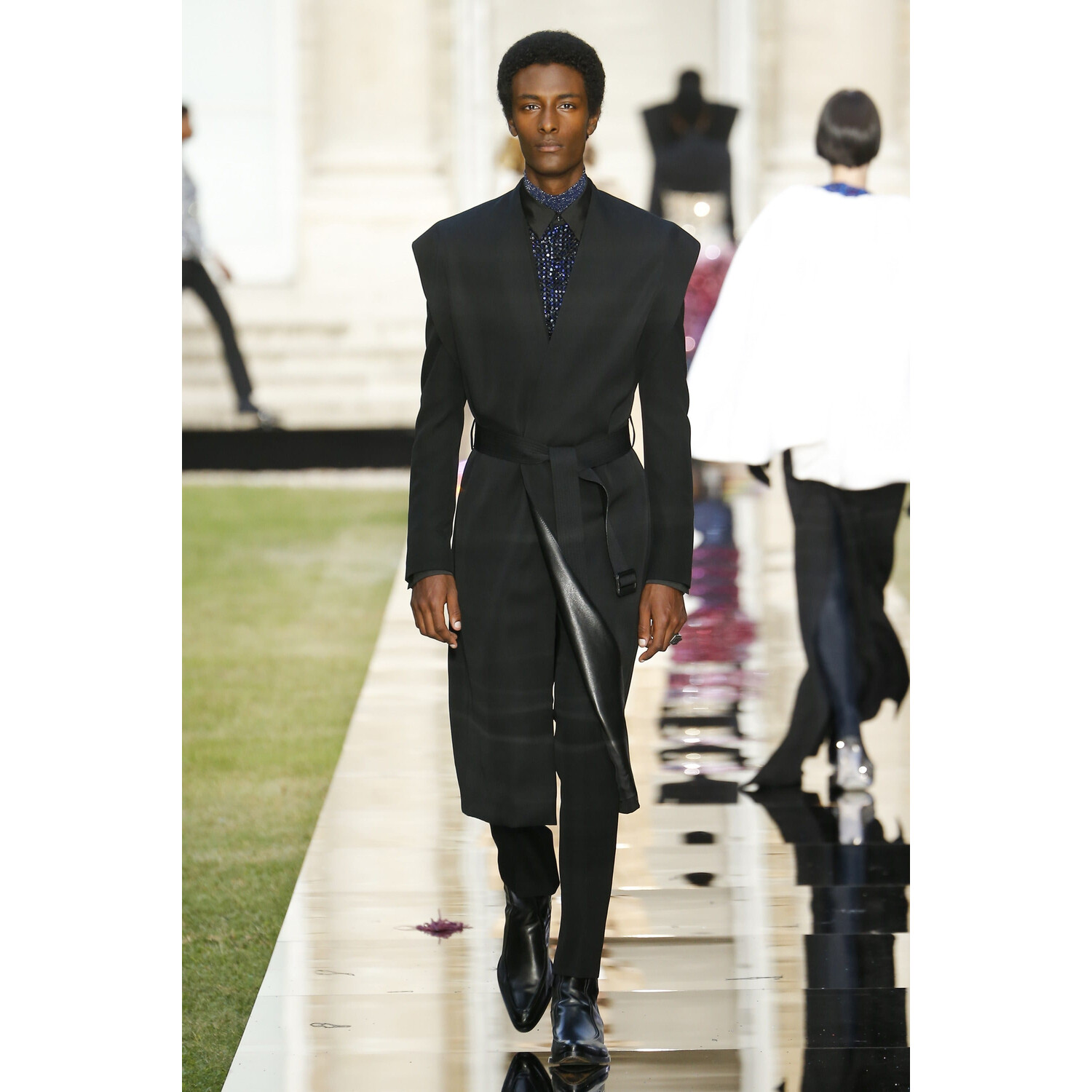 Фото Givenchy Fall 2018 Couture Collection / Живанши Осень 2018 Кутюр коллекция