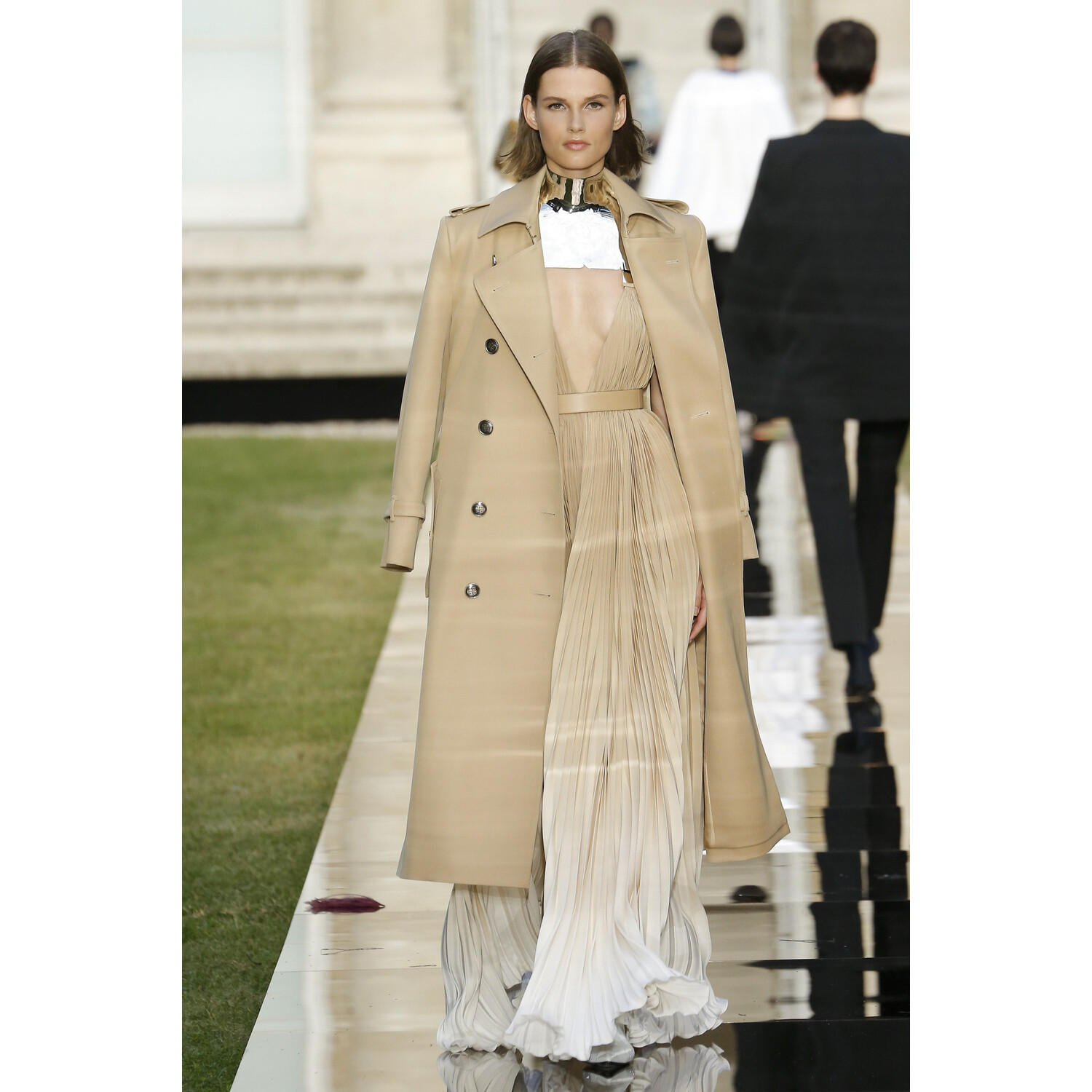 Фото Givenchy Fall 2018 Couture Collection / Живанши Осень 2018 Кутюр коллекция