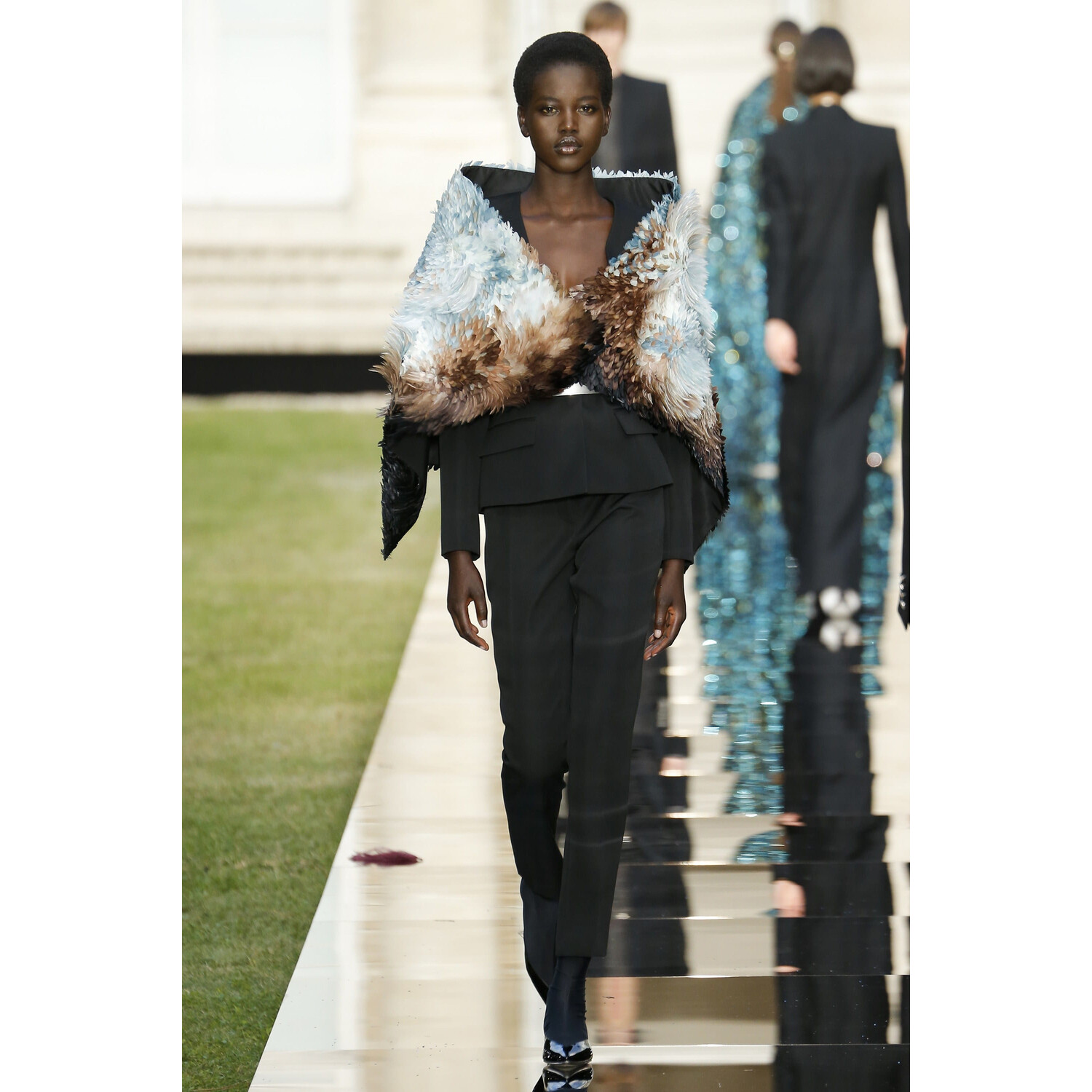 Фото Givenchy Fall 2018 Couture Collection / Живанши Осень 2018 Кутюр коллекция
