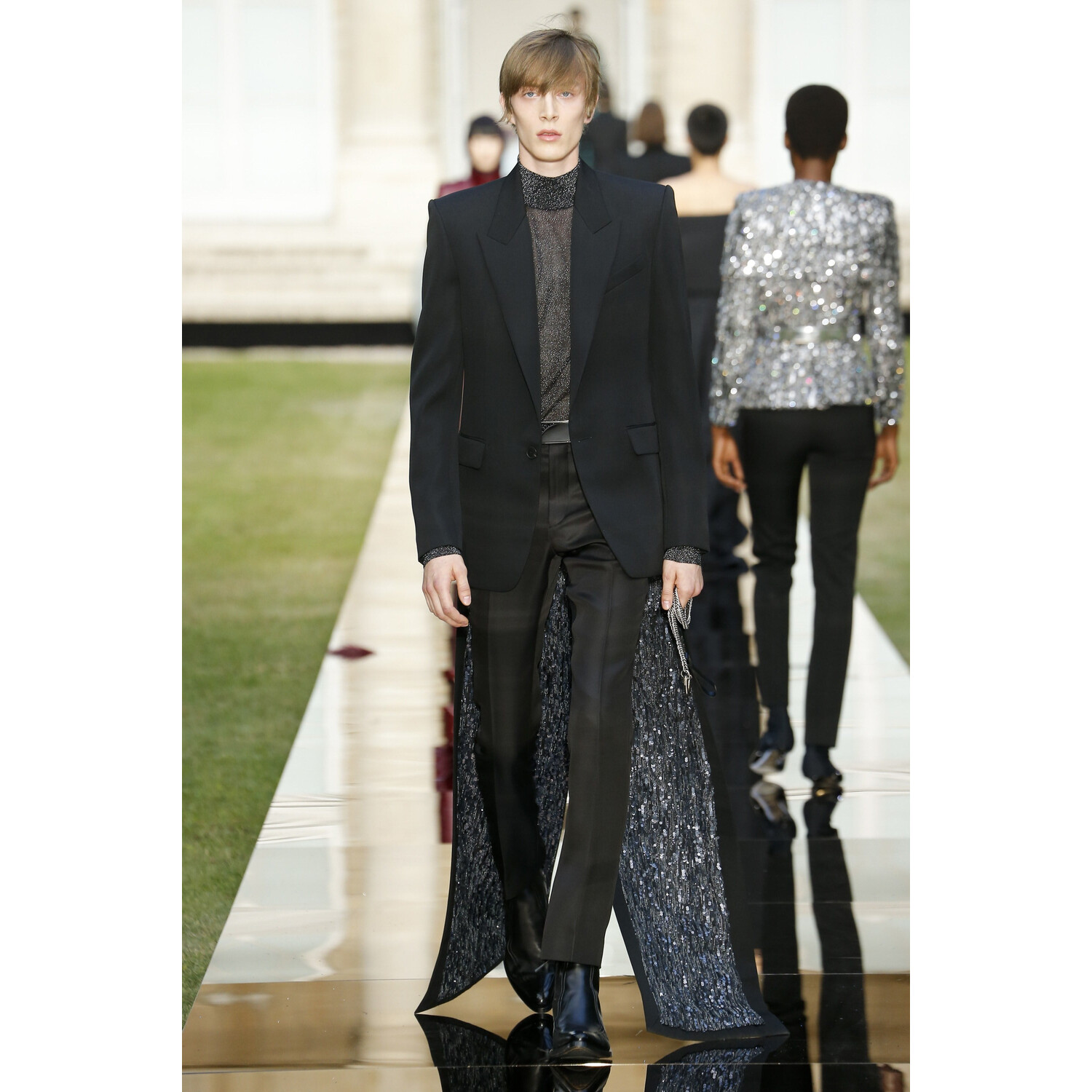 Фото Givenchy Fall 2018 Couture Collection / Живанши Осень 2018 Кутюр коллекция