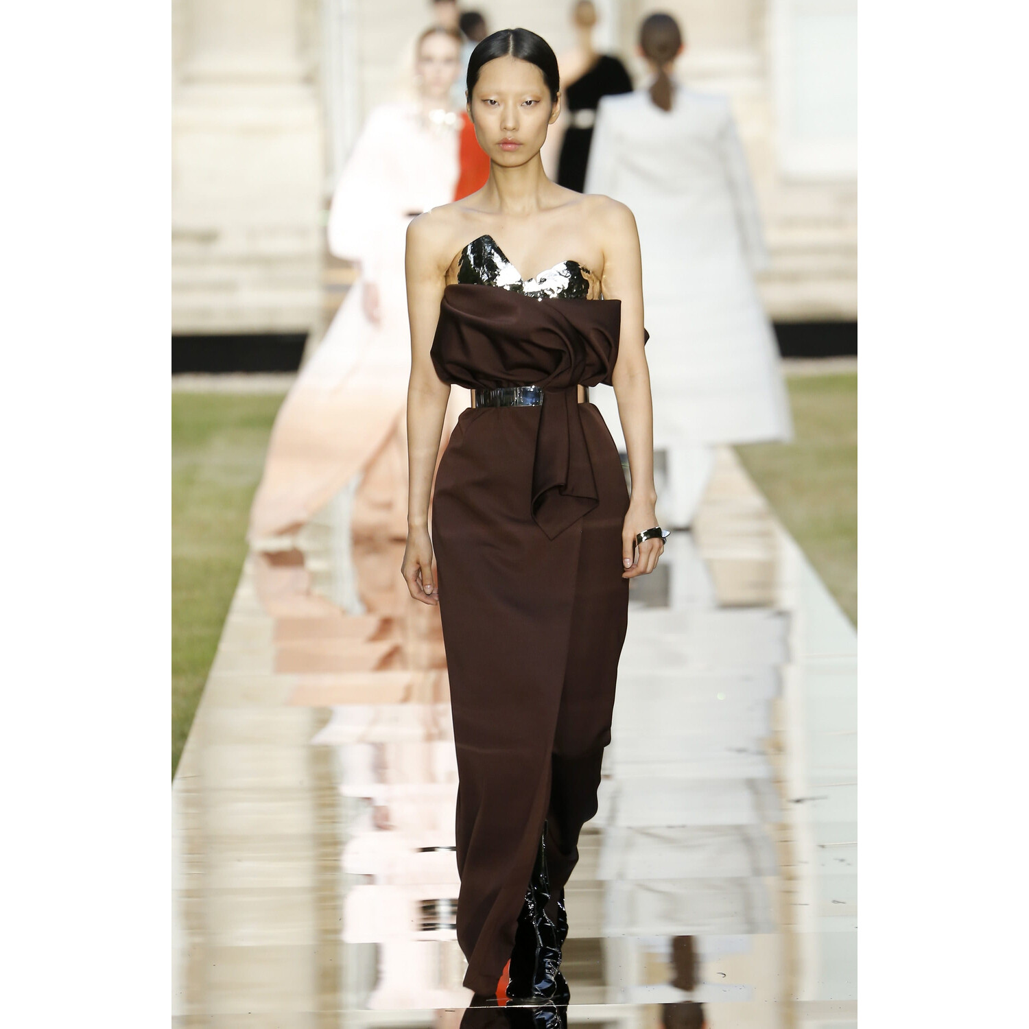 Фото Givenchy Fall 2018 Couture Collection / Живанши Осень 2018 Кутюр коллекция