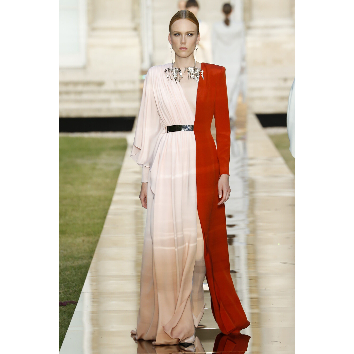 Фото Givenchy Fall 2018 Couture Collection / Живанши Осень 2018 Кутюр коллекция
