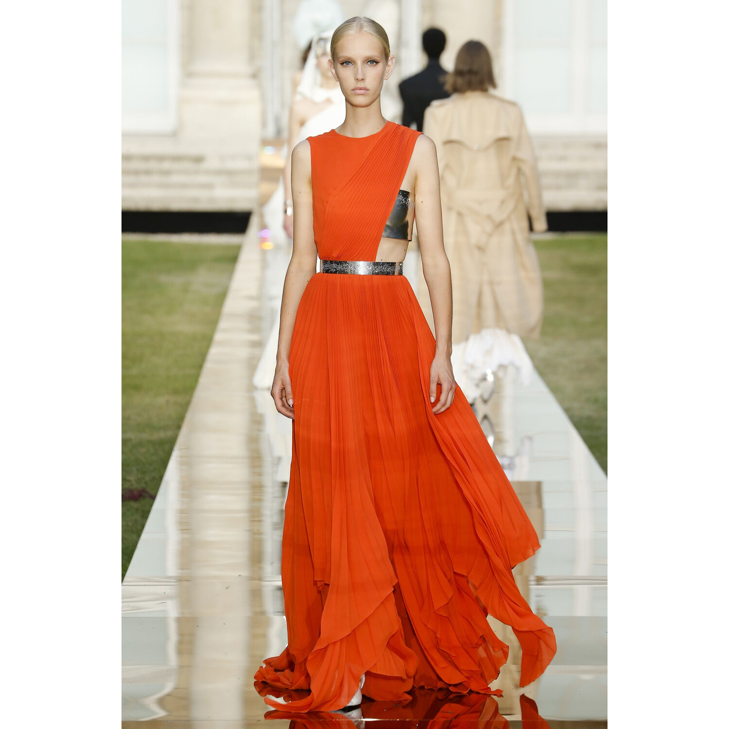 Фото Givenchy Fall 2018 Couture Collection / Живанши Осень 2018 Кутюр коллекция