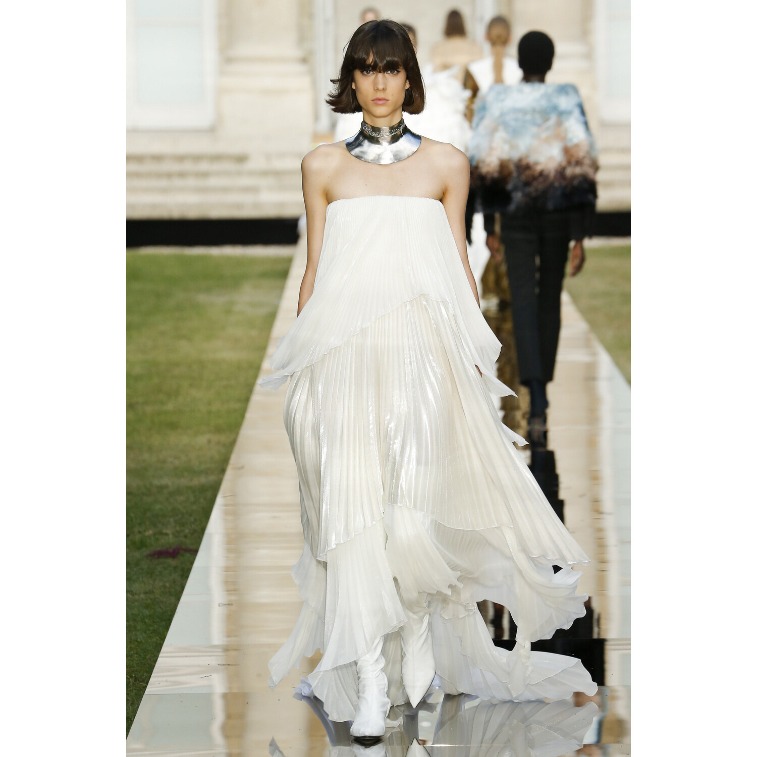 Фото Givenchy Fall 2018 Couture Collection / Живанши Осень 2018 Кутюр коллекция