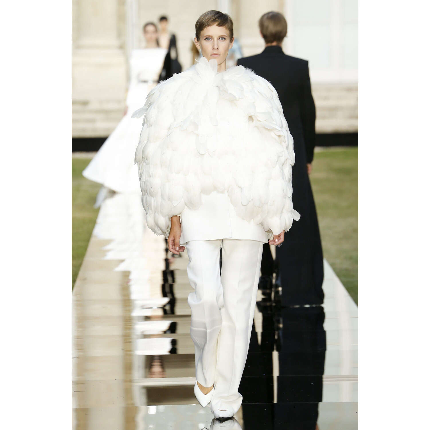 Фото Givenchy Fall 2018 Couture Collection / Живанши Осень 2018 Кутюр коллекция