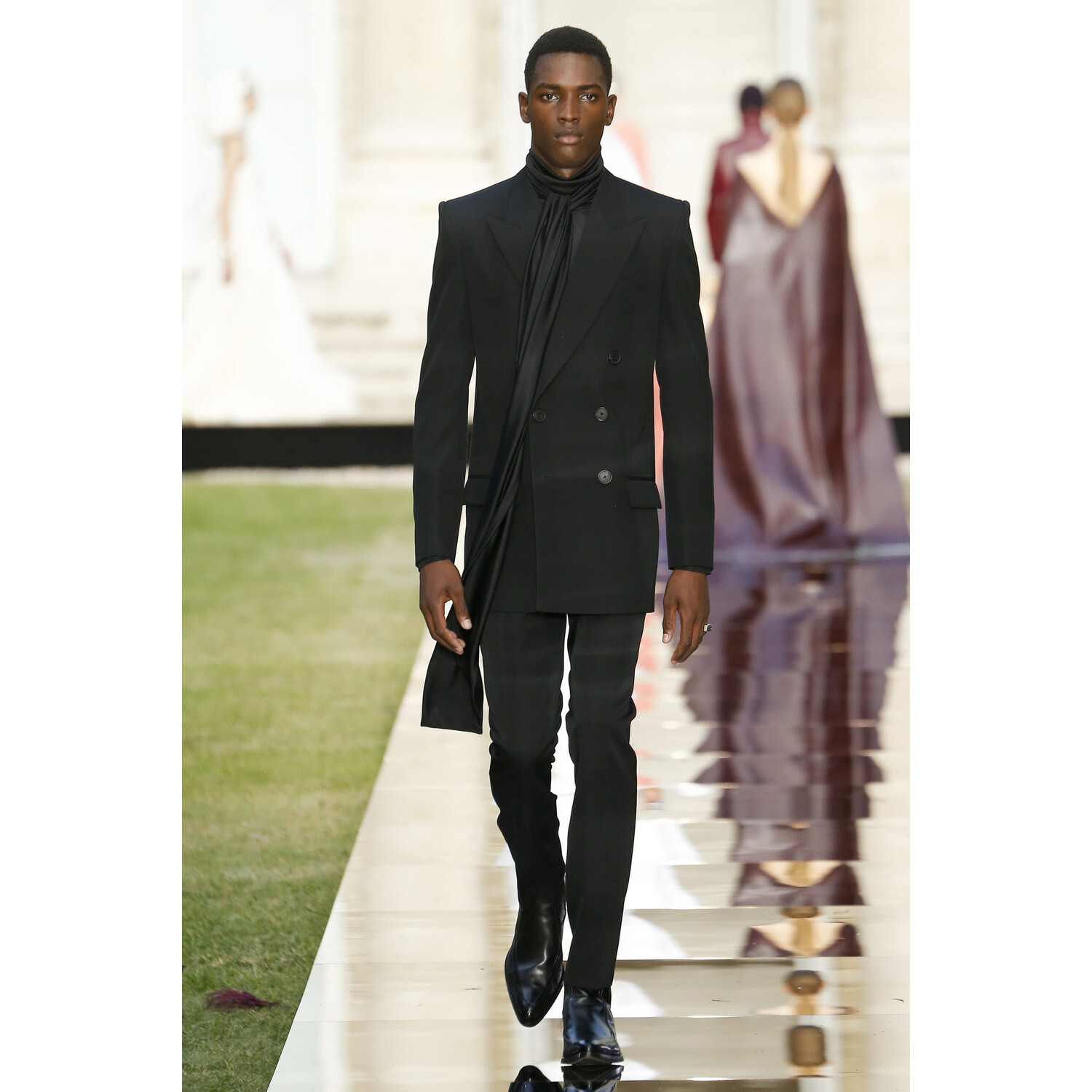 Фото Givenchy Fall 2018 Couture Collection / Живанши Осень 2018 Кутюр коллекция