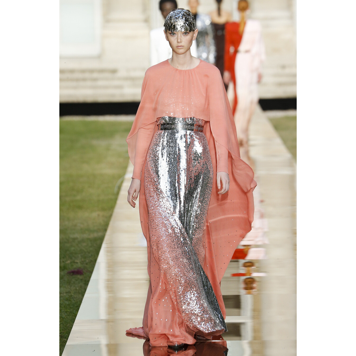 Фото Givenchy Fall 2018 Couture Collection / Живанши Осень 2018 Кутюр коллекция