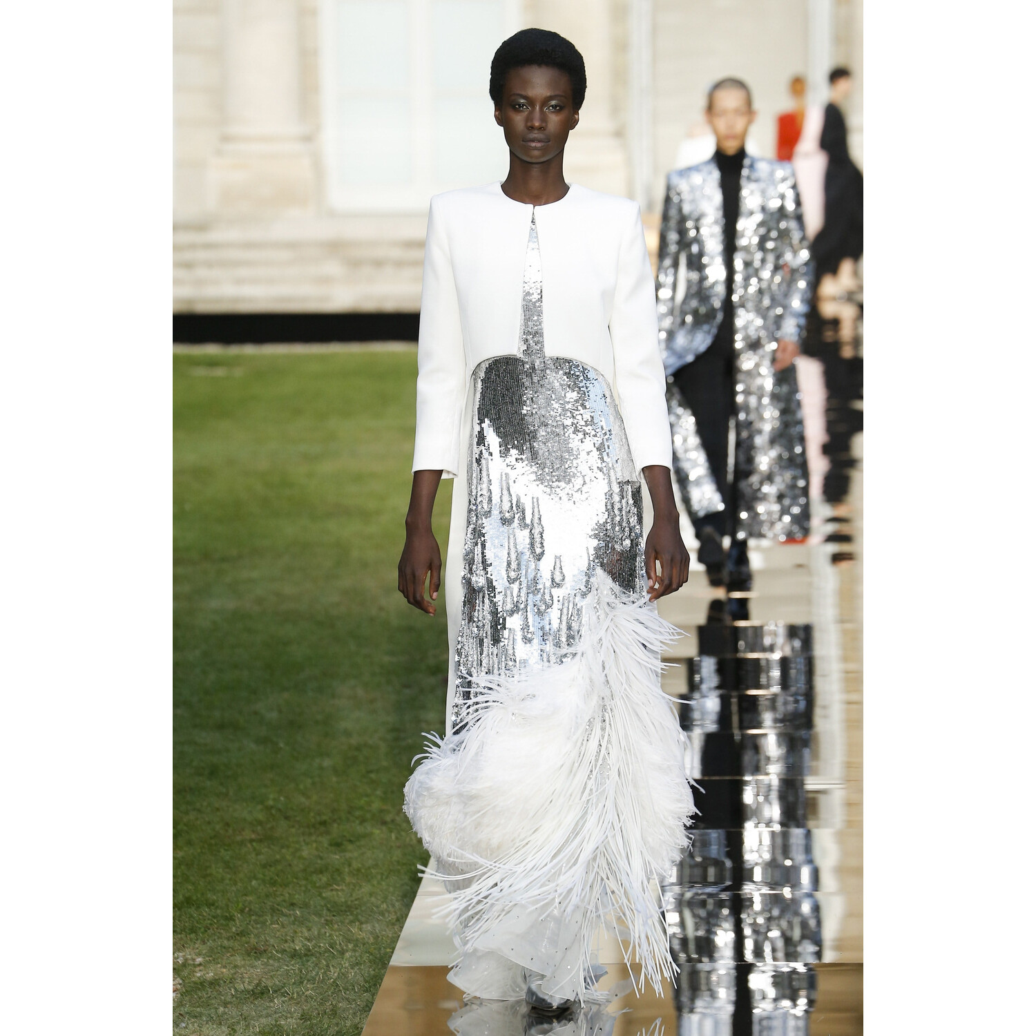 Фото Givenchy Fall 2018 Couture Collection / Живанши Осень 2018 Кутюр коллекция