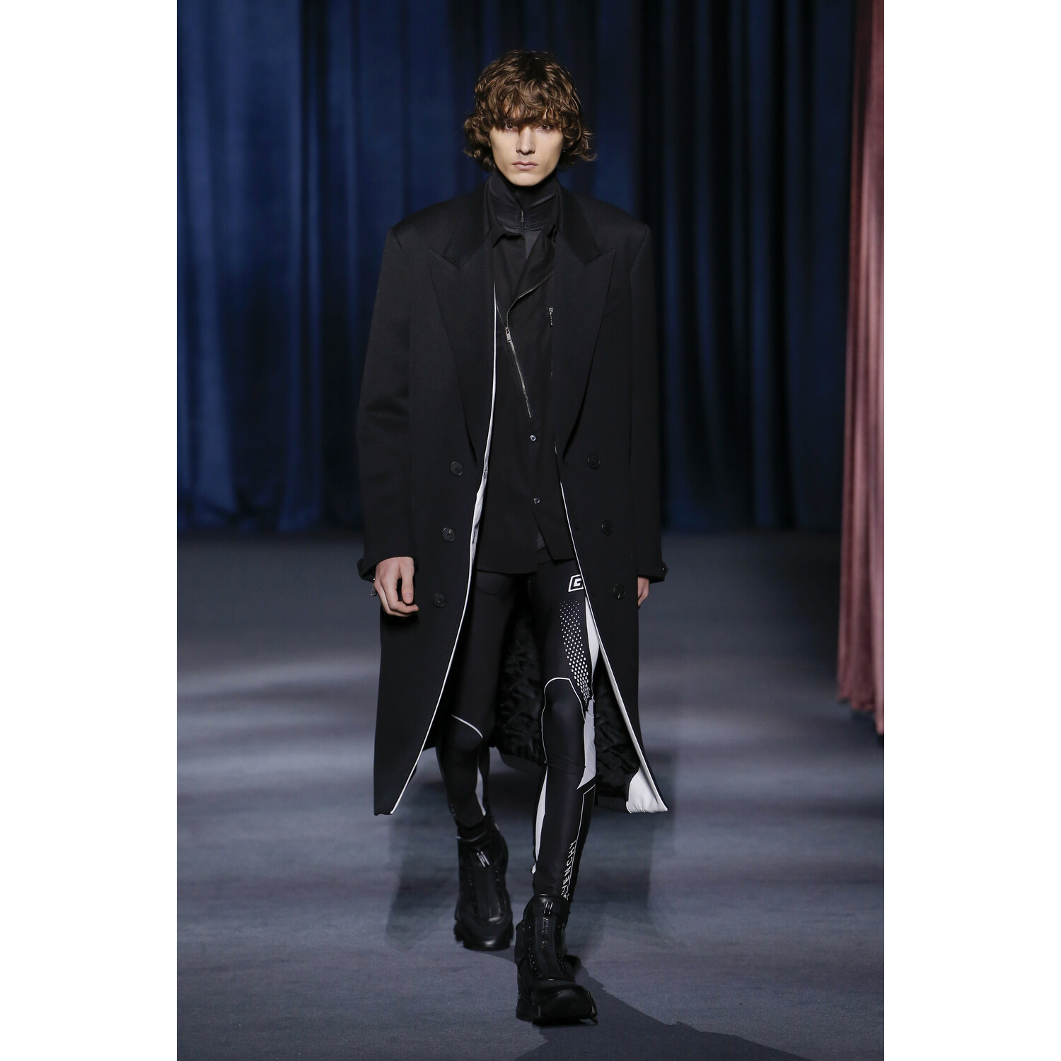 Фото Givenchy Fall 2018 Ready-to-Wear , Живанши осень зима 2018 , Fashion show , неделя моды в Париже , PFW , Mainstyles