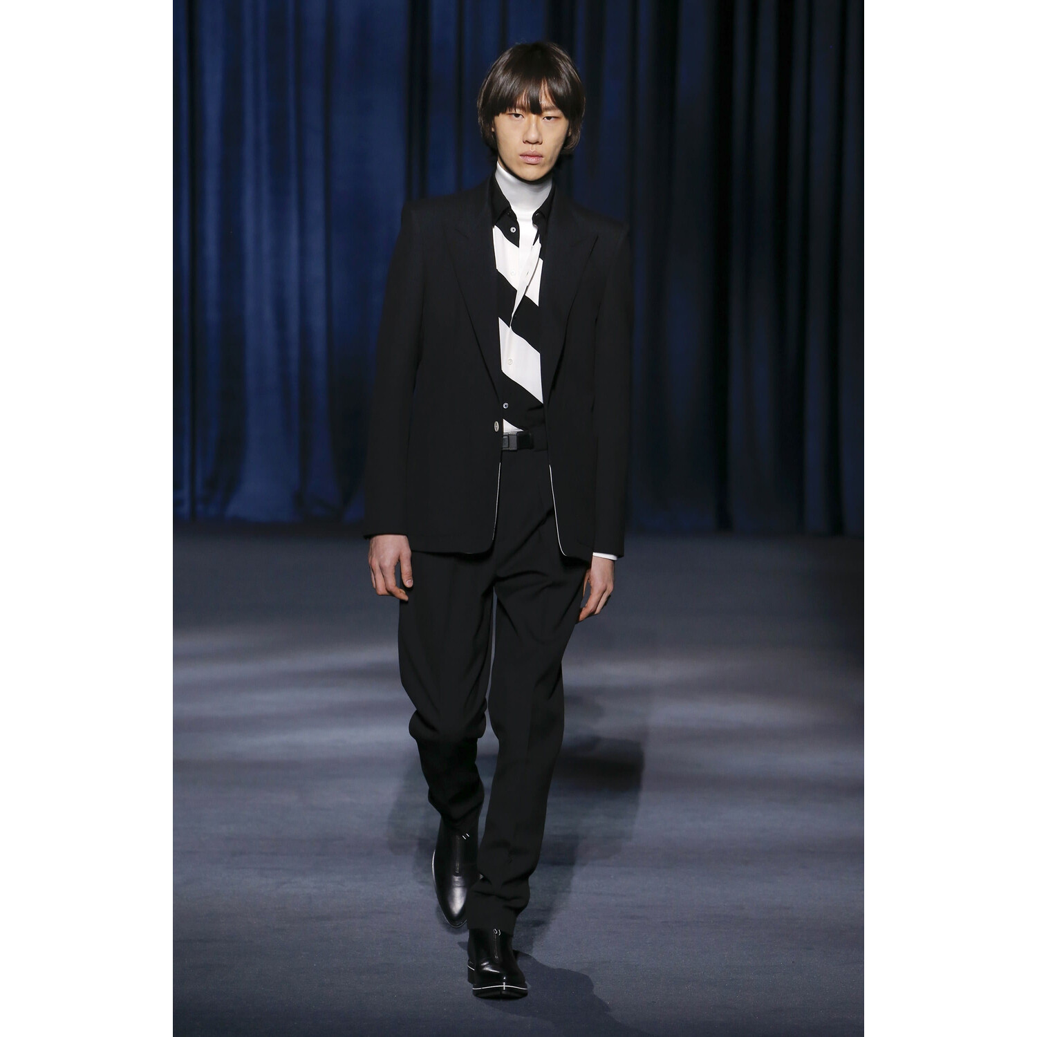 Фото Givenchy Fall 2018 Ready-to-Wear , Живанши осень зима 2018 , Fashion show , неделя моды в Париже , PFW , Mainstyles