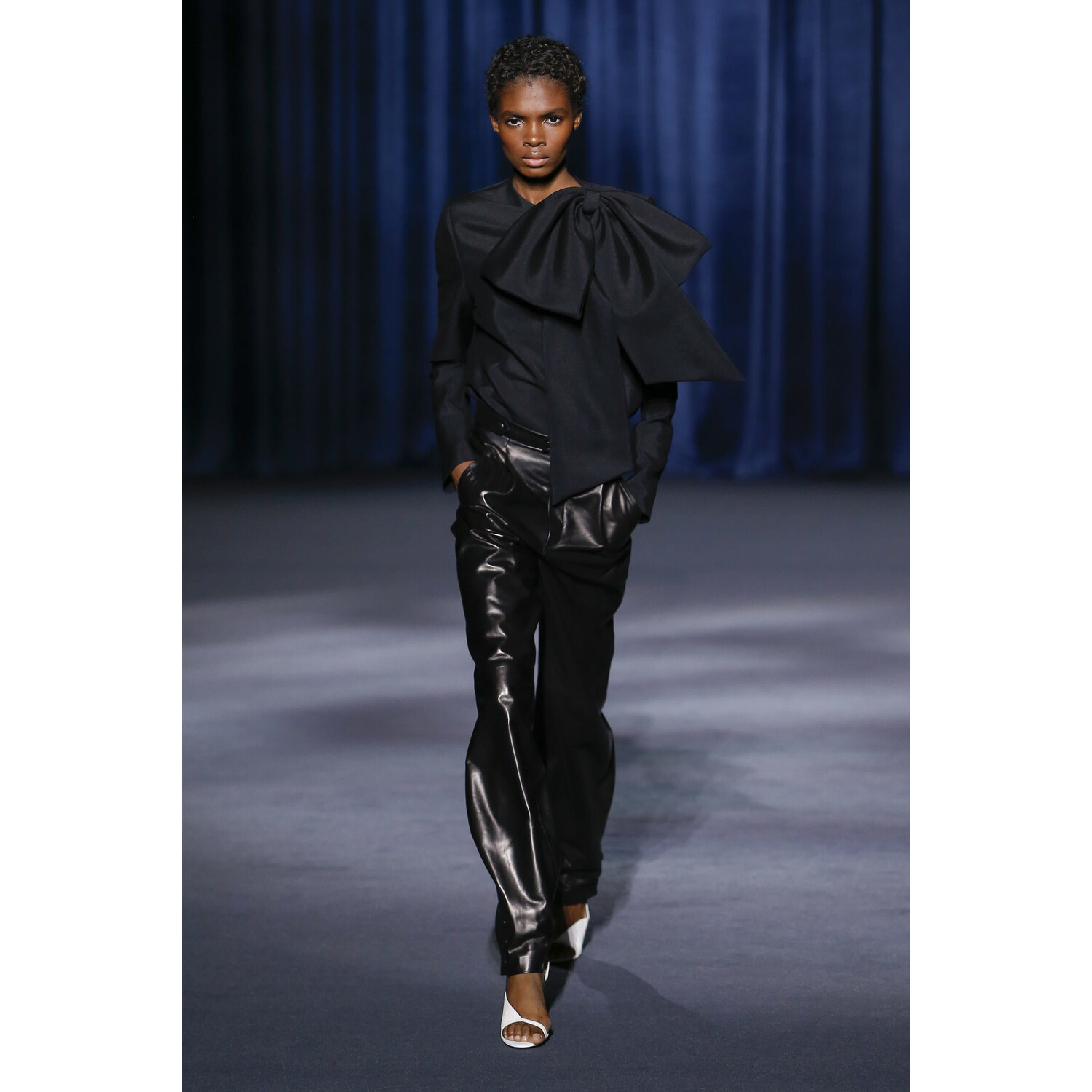 Фото Givenchy Fall 2018 Ready-to-Wear , Живанши осень зима 2018 , Fashion show , неделя моды в Париже , PFW , Mainstyles